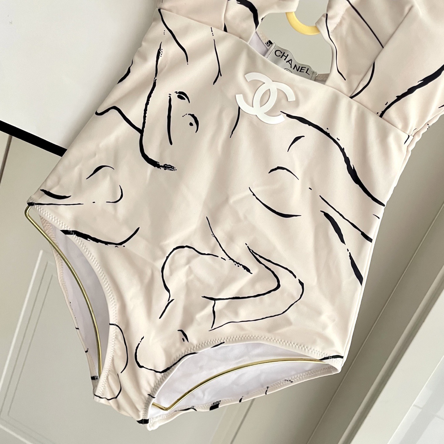 Chanel新款泳衣😍🥰适合多种场景的游泳衣🏊‍♀️海边 游泳池 温泉 水上乐园 漂流都可以😌内搭也完全