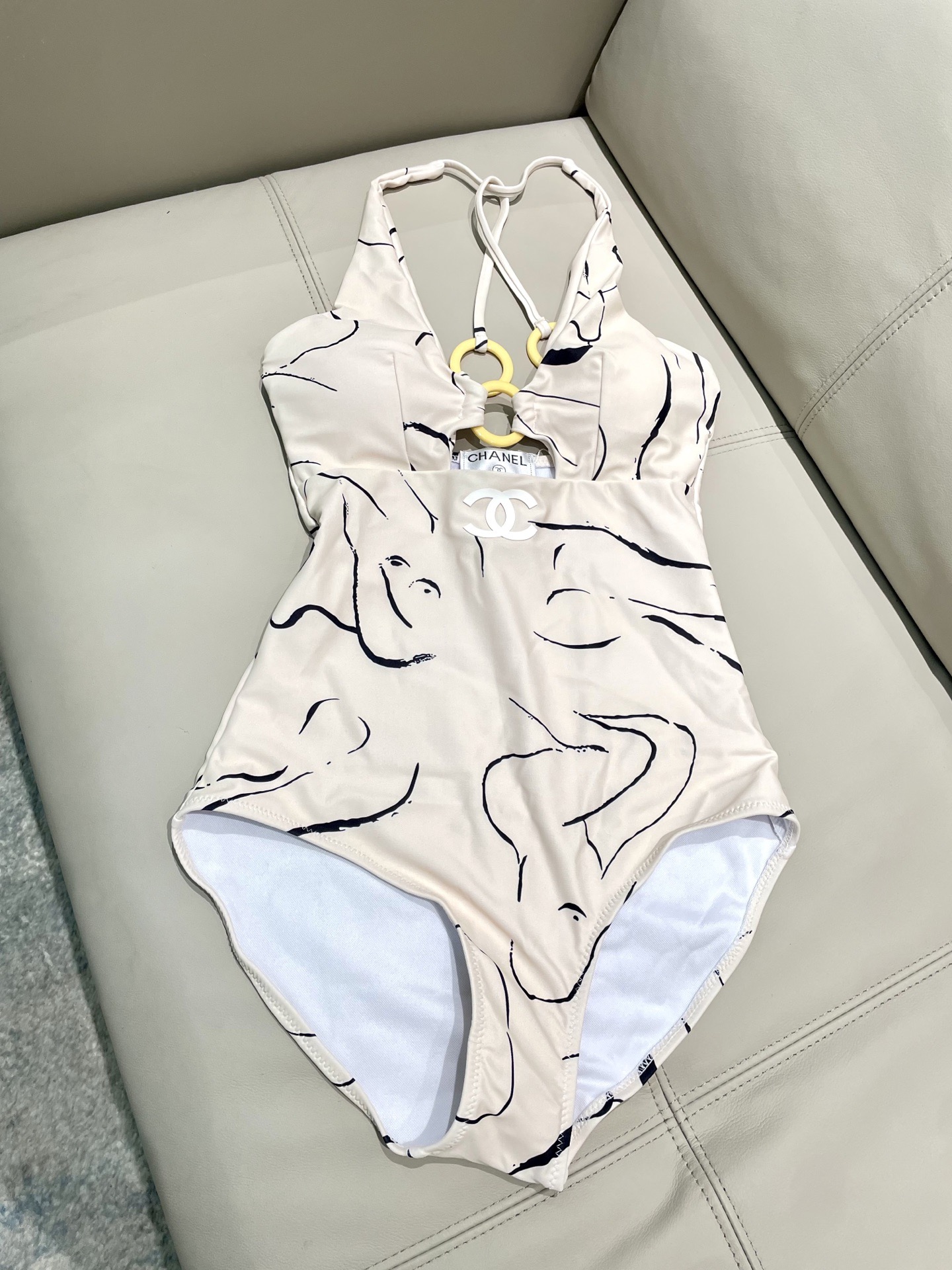 Chanel新款泳衣😍🥰适合多种场景的游泳衣🏊‍♀️海边 游泳池 温泉 水上乐园 漂流都可以😌内搭也完全