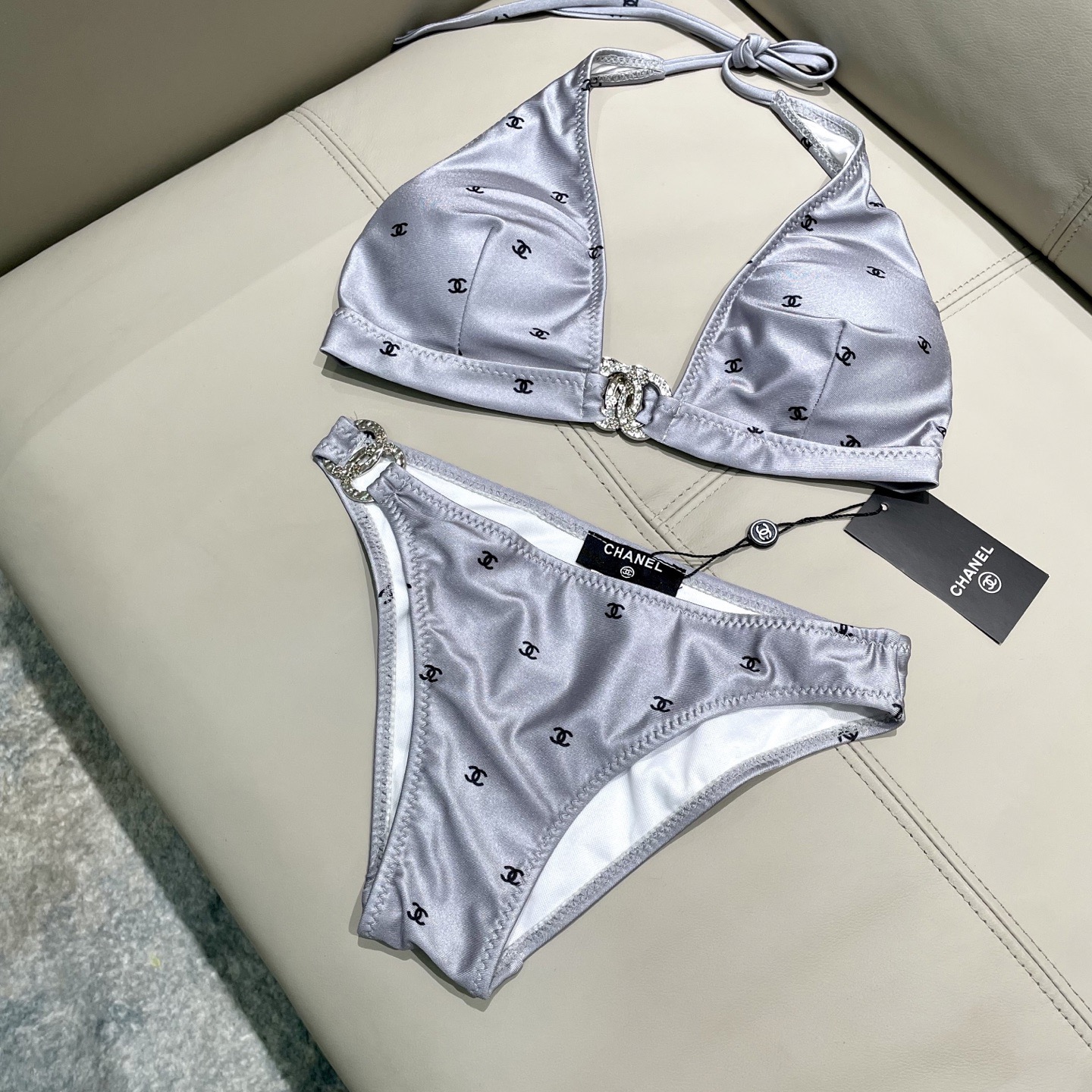 Chanel比基尼泳衣😍🥰适合多种场景的游泳衣🏊‍♀️海边 游泳池 温泉 水上乐园 漂流都可以😌内搭也完