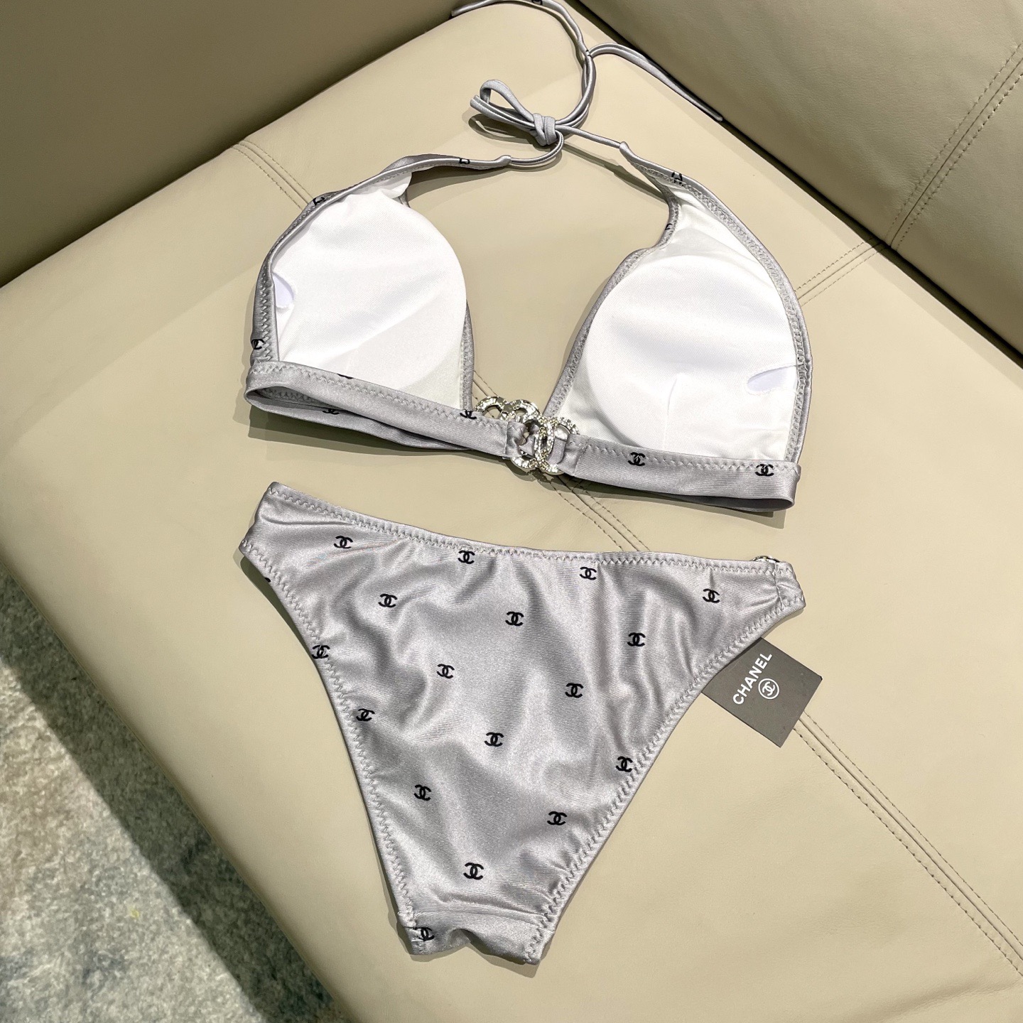 Chanel比基尼泳衣😍🥰适合多种场景的游泳衣🏊‍♀️海边 游泳池 温泉 水上乐园 漂流都可以😌内搭也完