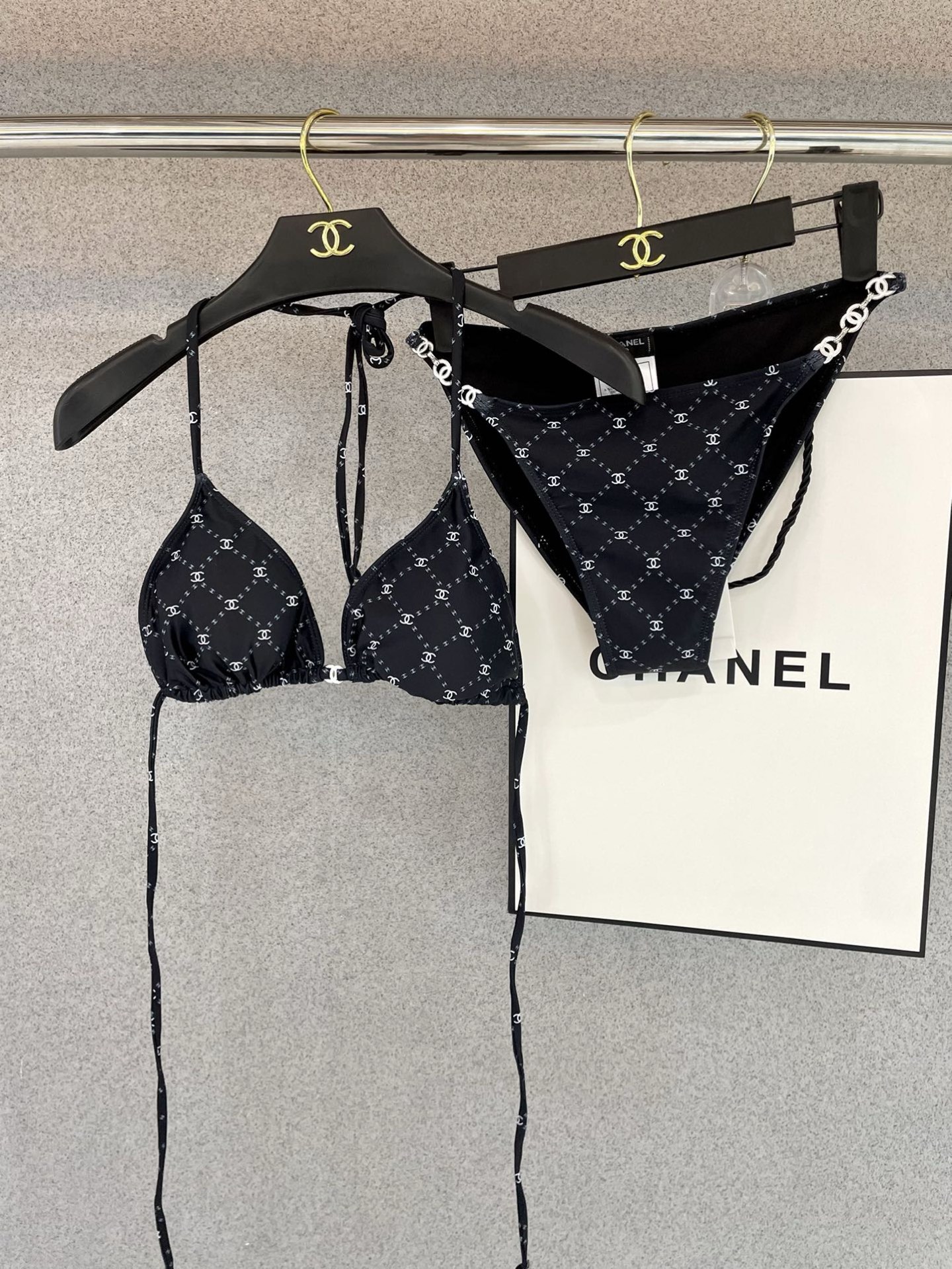 Chanel新款比基尼泳衣😍🥰适合多种场景的游泳衣🏊‍♀️海边 游泳池 温泉 水上乐园 漂流都可以😌内搭