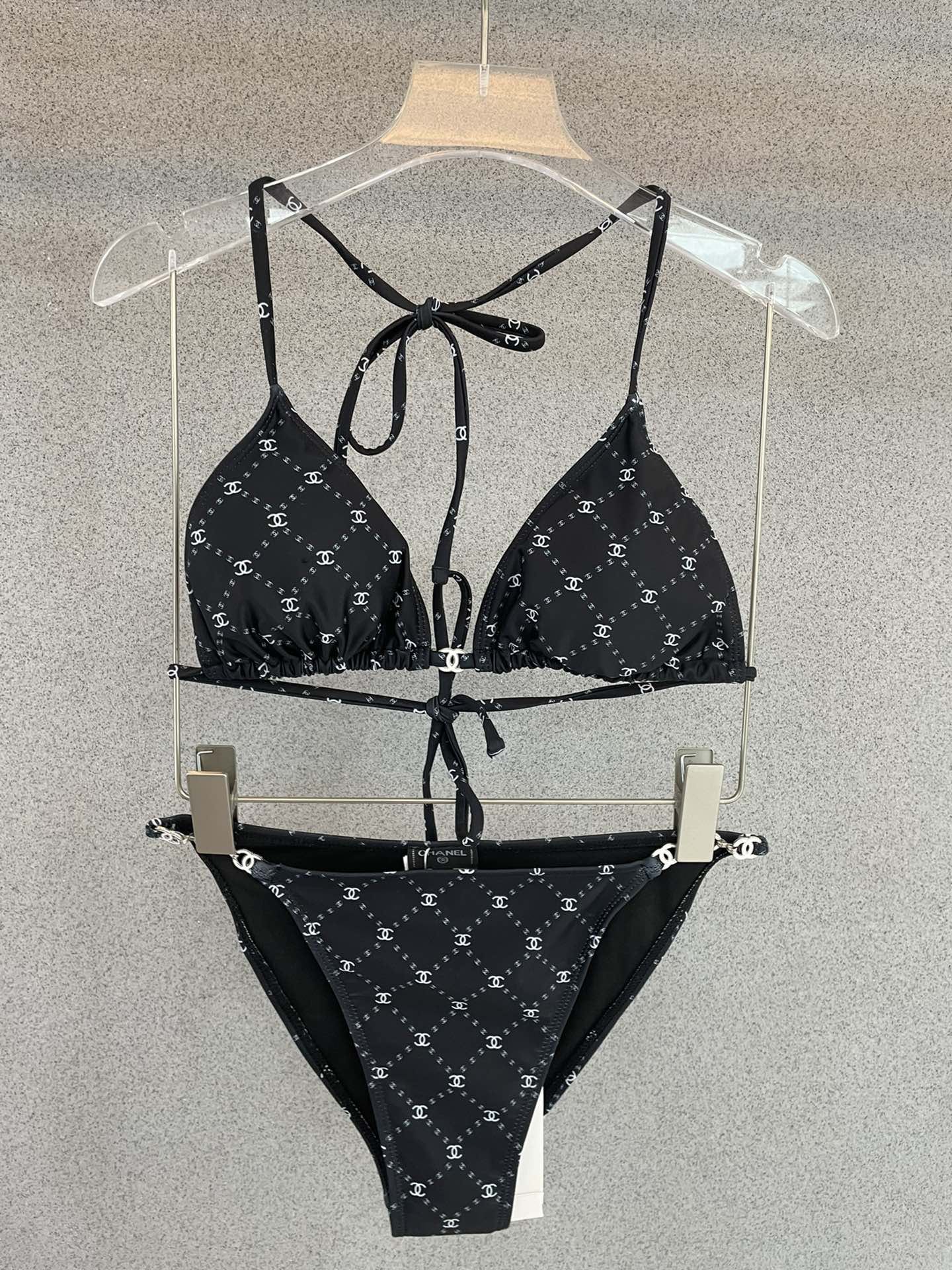 Chanel新款比基尼泳衣😍🥰适合多种场景的游泳衣🏊‍♀️海边 游泳池 温泉 水上乐园 漂流都可以😌内搭