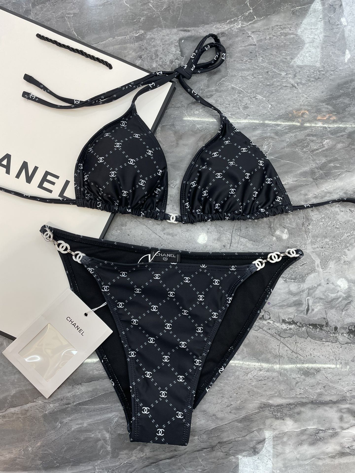 Chanel新款比基尼泳衣😍🥰适合多种场景的游泳衣🏊‍♀️海边 游泳池 温泉 水上乐园 漂流都可以😌内搭