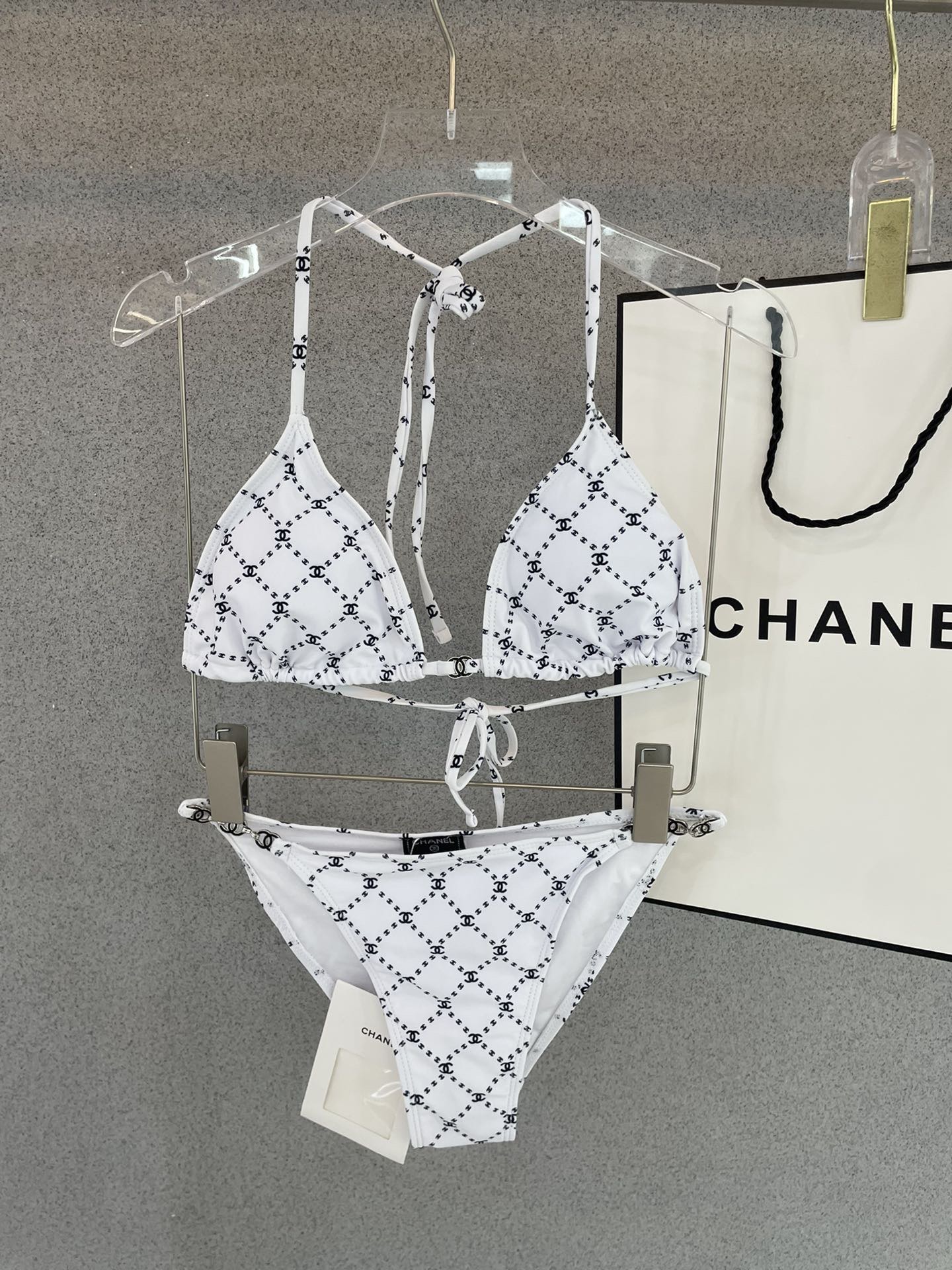 Chanel新款泳衣😍🥰适合多种场景的游泳衣🏊‍♀️海边 游泳池 温泉 水上乐园 漂流都可以😌内搭也完全