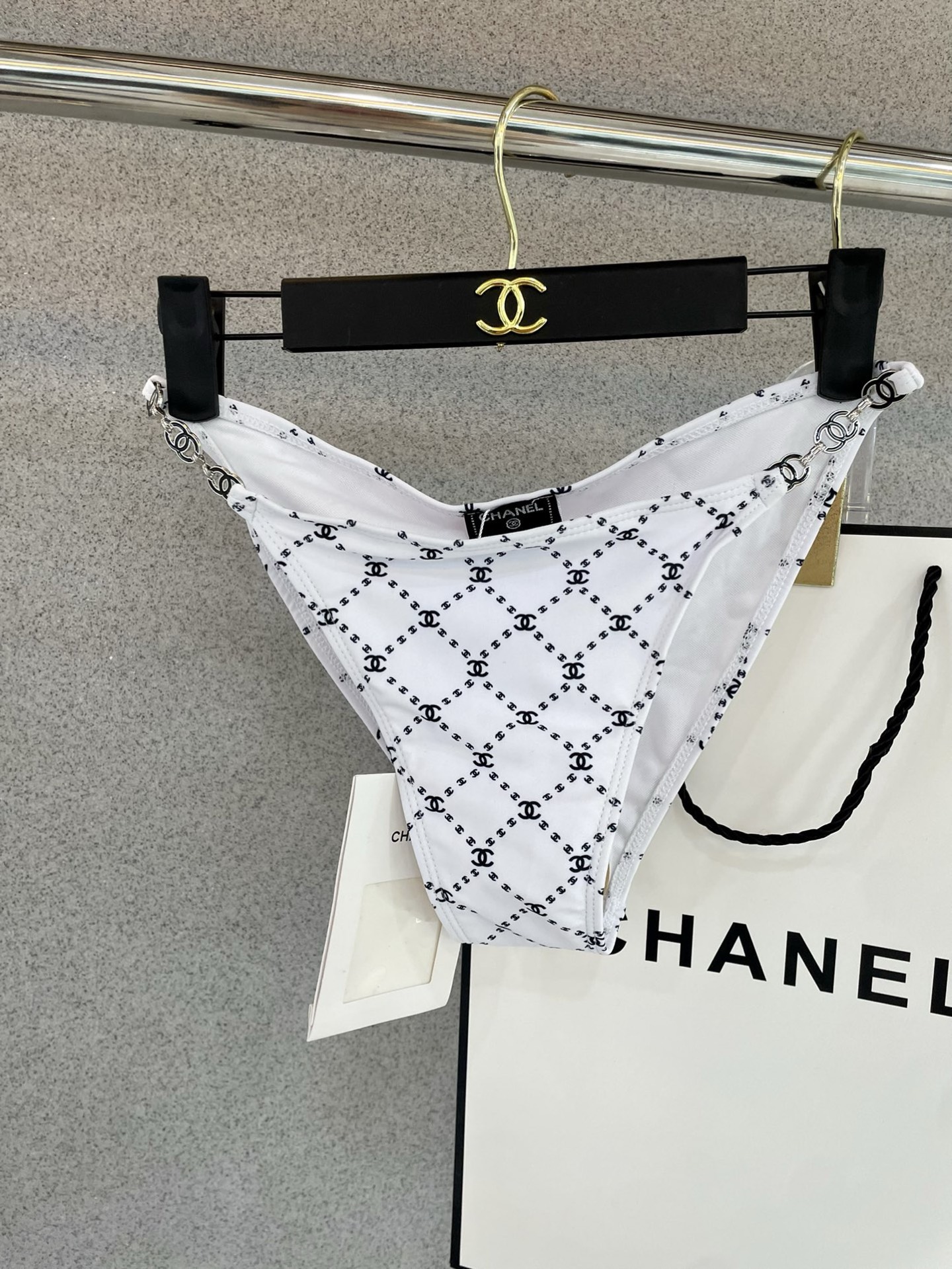 Chanel新款泳衣😍🥰适合多种场景的游泳衣🏊‍♀️海边 游泳池 温泉 水上乐园 漂流都可以😌内搭也完全