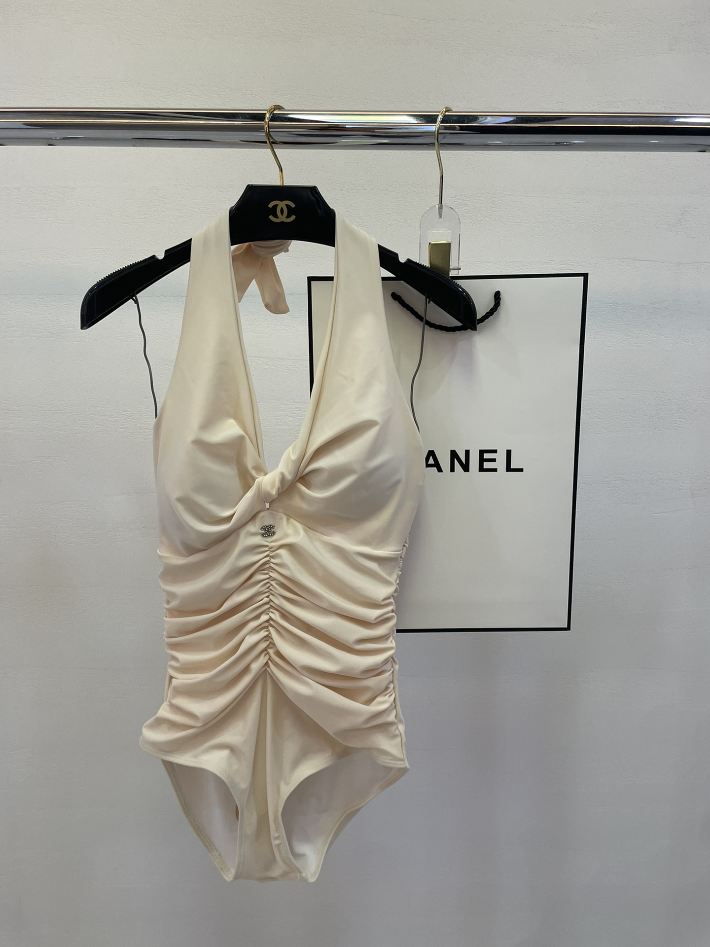 Chanel新款泳衣😍🥰适合多种场景的游泳衣🏊‍♀️海边 游泳池 温泉 水上乐园 漂流都可以😌内搭也完全