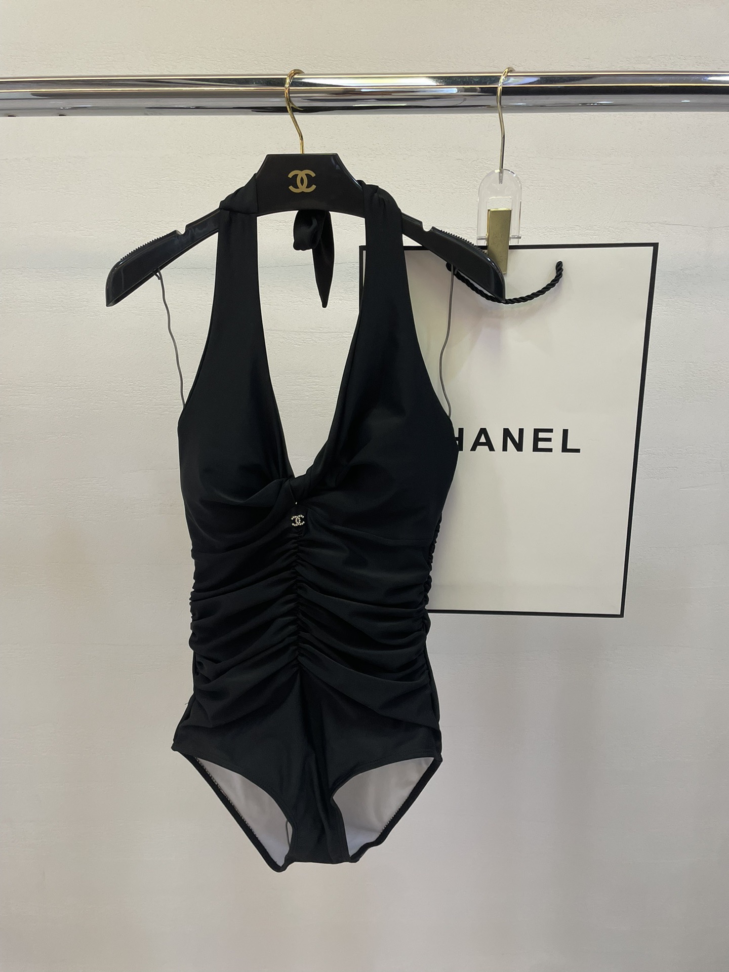 Chanel新款泳衣😍🥰适合多种场景的游泳衣🏊‍♀️海边 游泳池 温泉 水上乐园 漂流都可以😌内搭也完全