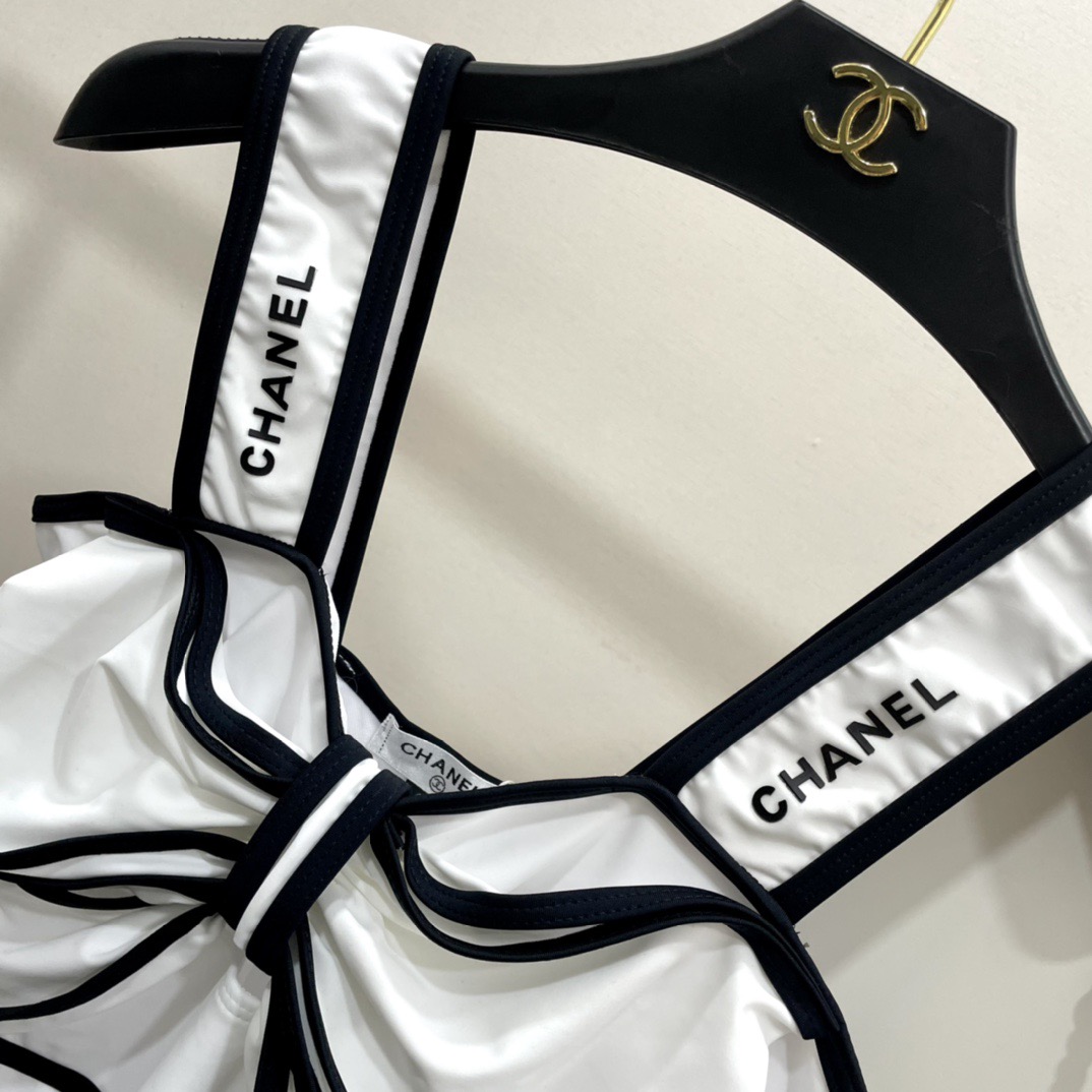 Chanel新款泳衣😍🥰适合多种场景的游泳衣🏊‍♀️海边 游泳池 温泉 水上乐园 漂流都可以😌内搭也完全