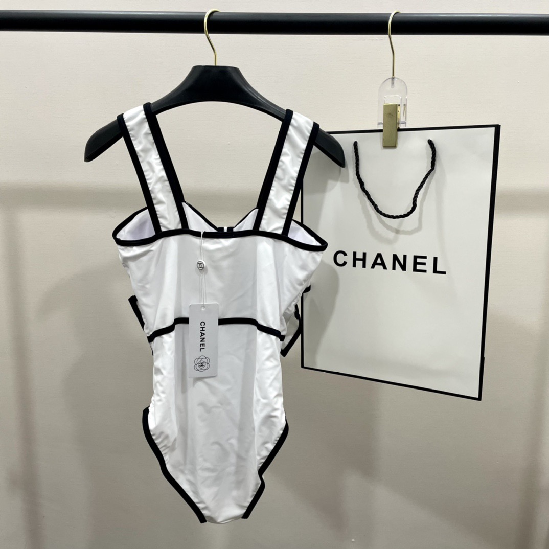 Chanel新款泳衣😍🥰适合多种场景的游泳衣🏊‍♀️海边 游泳池 温泉 水上乐园 漂流都可以😌内搭也完全