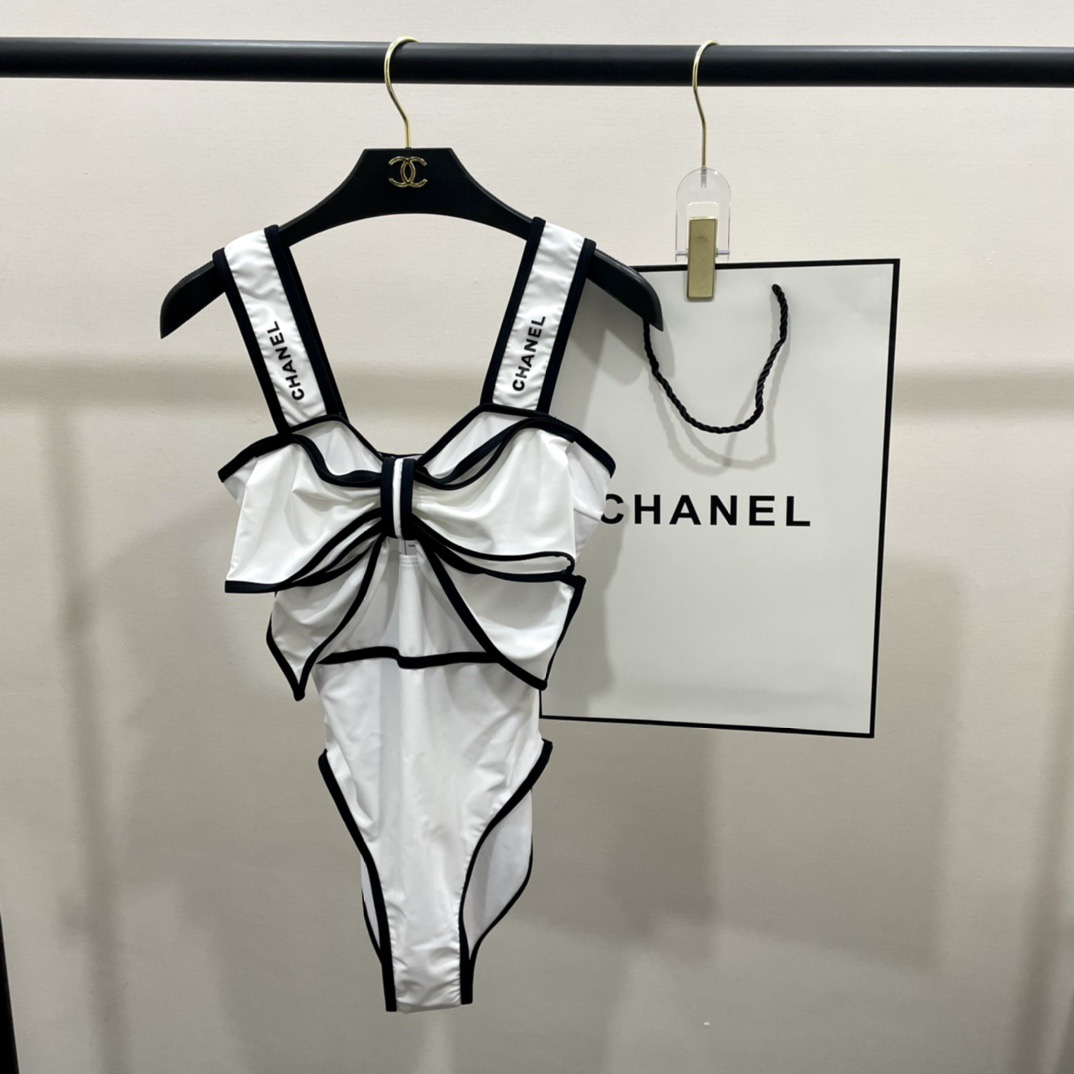 Chanel新款泳衣😍🥰适合多种场景的游泳衣🏊‍♀️海边 游泳池 温泉 水上乐园 漂流都可以😌内搭也完全