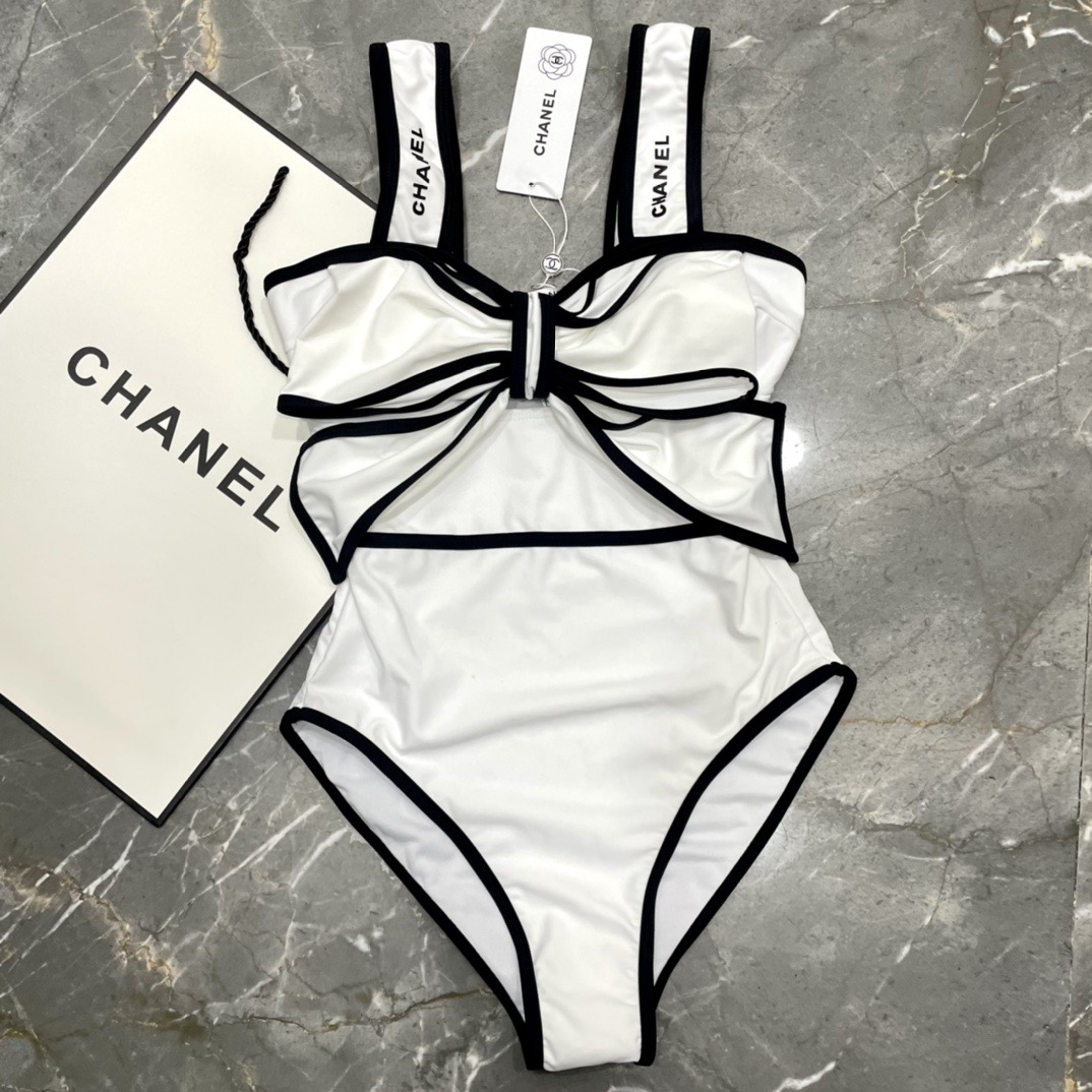 Chanel新款泳衣😍🥰适合多种场景的游泳衣🏊‍♀️海边 游泳池 温泉 水上乐园 漂流都可以😌内搭也完全