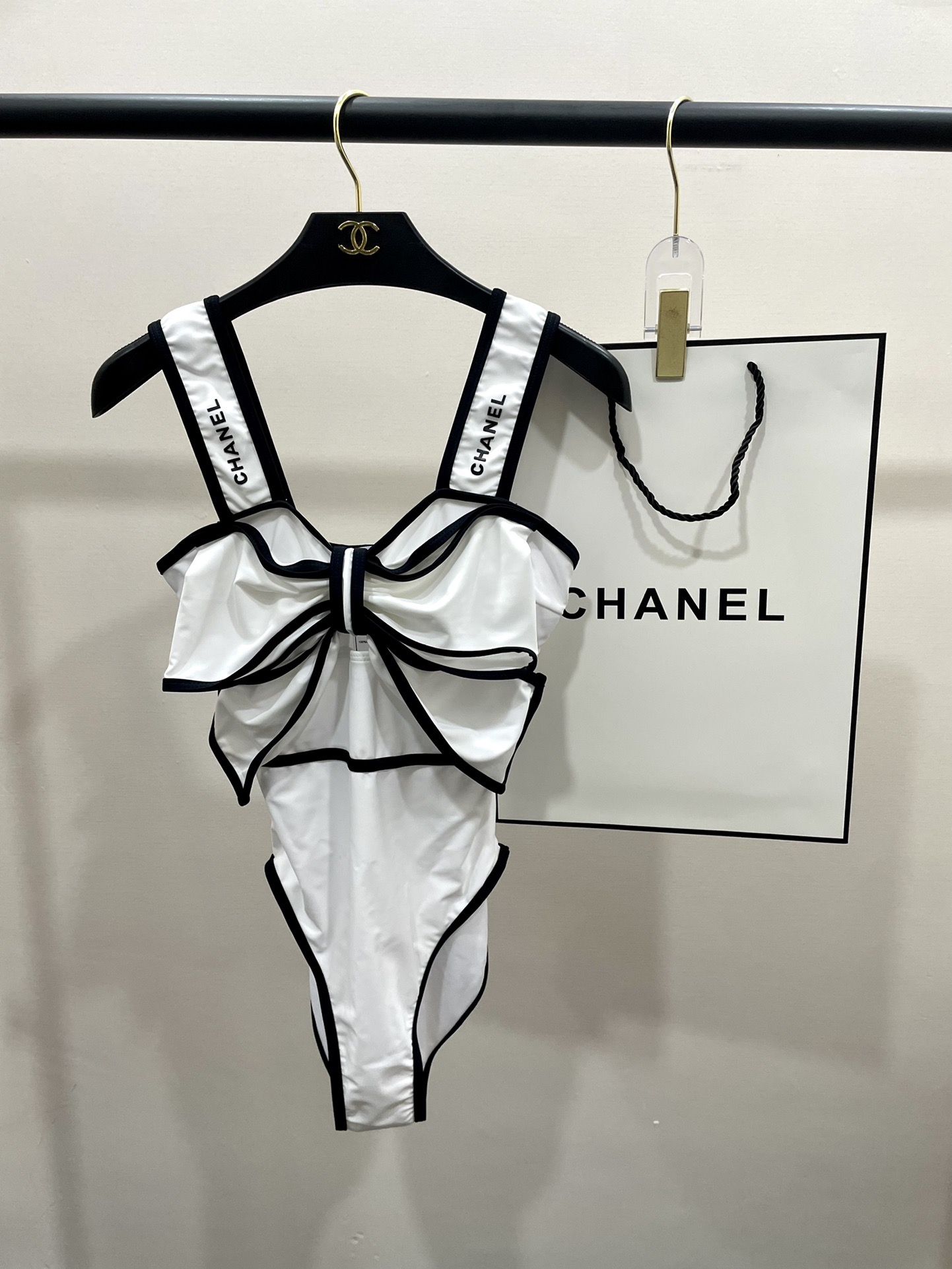 Chanel新款泳衣😍🥰适合多种场景的游泳衣🏊‍♀️海边 游泳池 温泉 水上乐园 漂流都可以😌内搭也完全