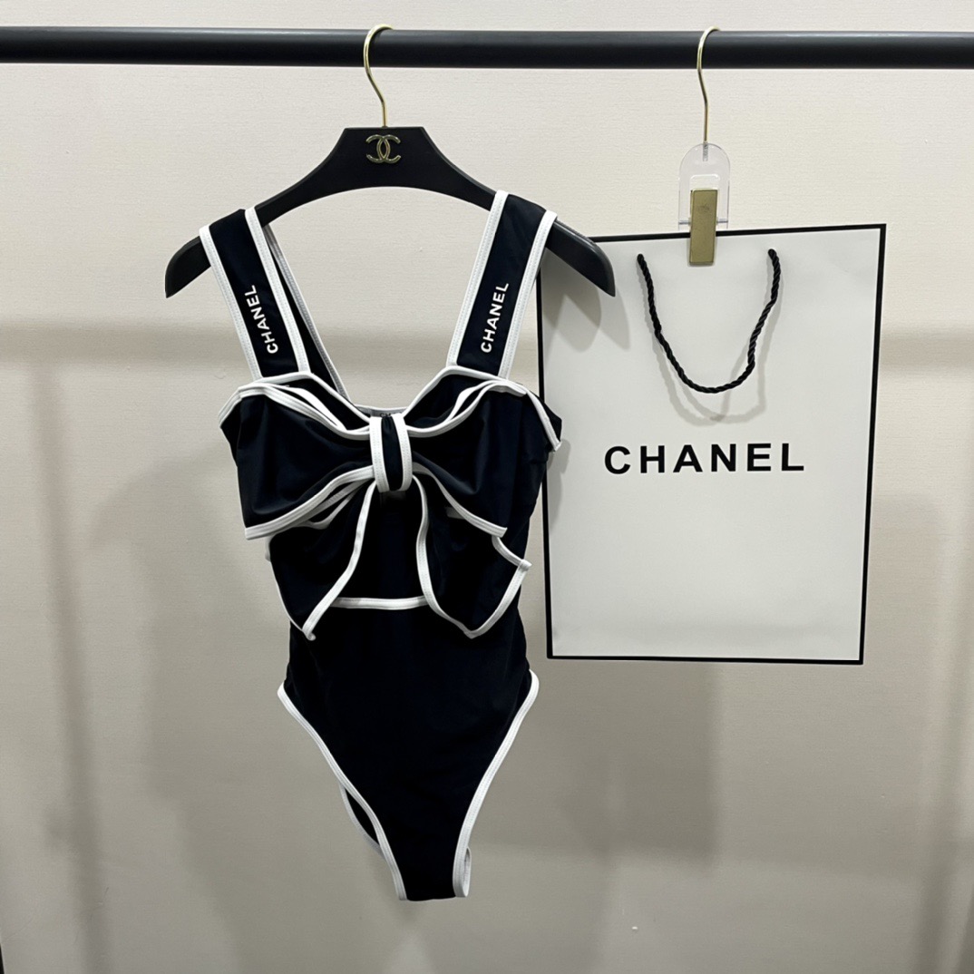 Chanel新款泳衣😍🥰适合多种场景的游泳衣🏊‍♀️海边 游泳池 温泉 水上乐园 漂流都可以😌内搭也完全