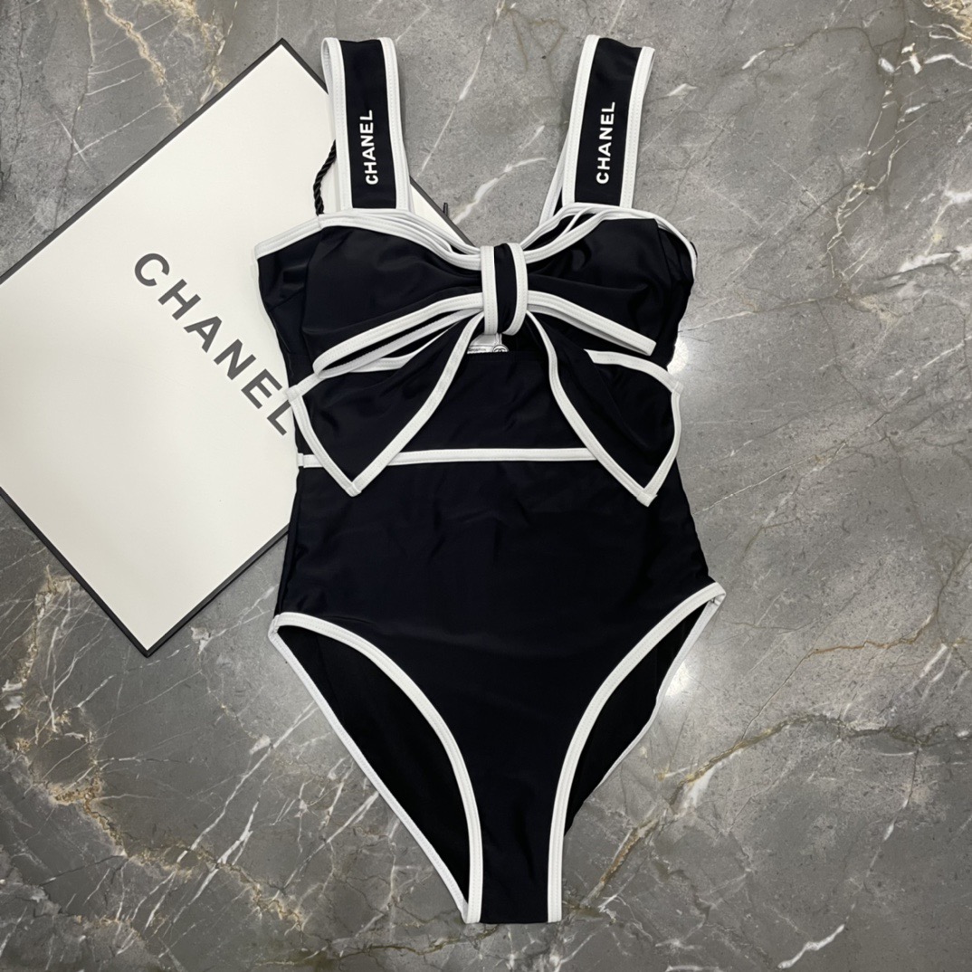 Chanel新款泳衣😍🥰适合多种场景的游泳衣🏊‍♀️海边 游泳池 温泉 水上乐园 漂流都可以😌内搭也完全
