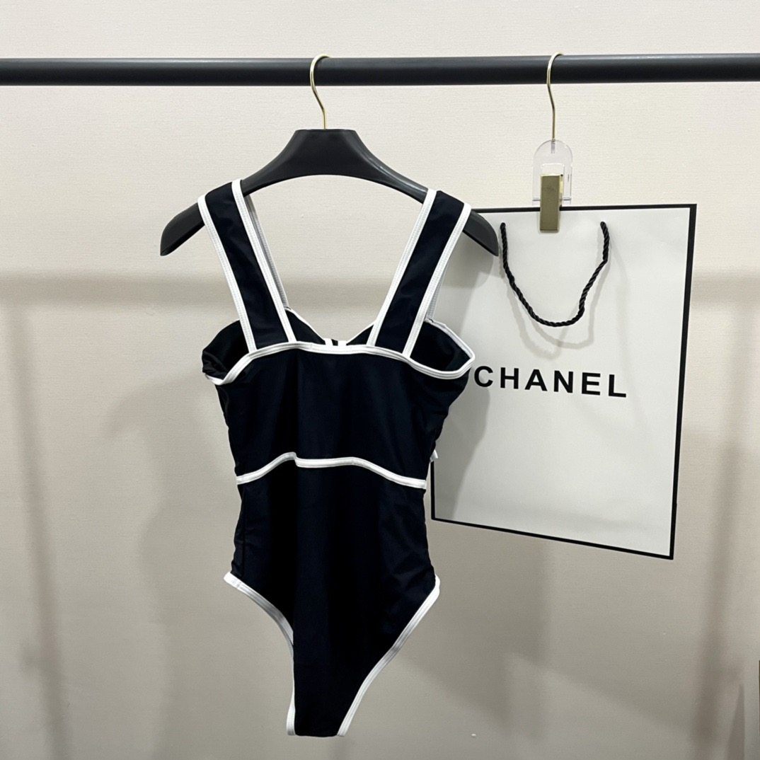 Chanel新款泳衣😍🥰适合多种场景的游泳衣🏊‍♀️海边 游泳池 温泉 水上乐园 漂流都可以😌内搭也完全
