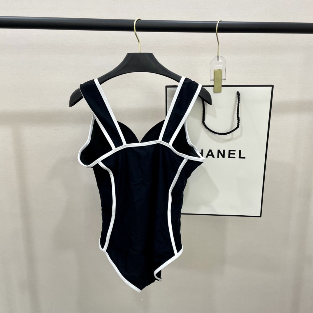 Chanel新款泳衣😍🥰适合多种场景的游泳衣🏊‍♀️海边 游泳池 温泉 水上乐园 漂流都可以😌内搭也完全