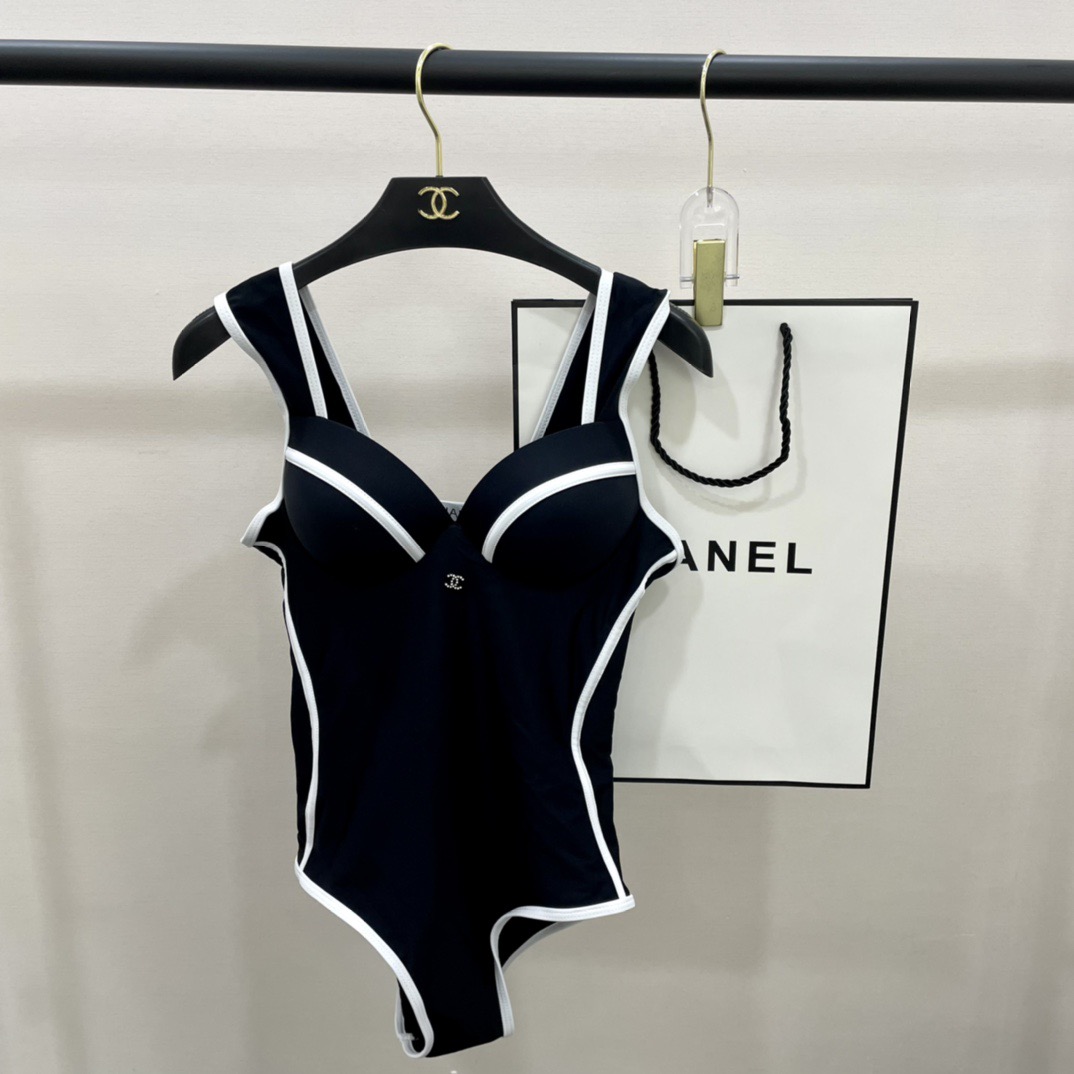 Chanel新款泳衣😍🥰适合多种场景的游泳衣🏊‍♀️海边 游泳池 温泉 水上乐园 漂流都可以😌内搭也完全