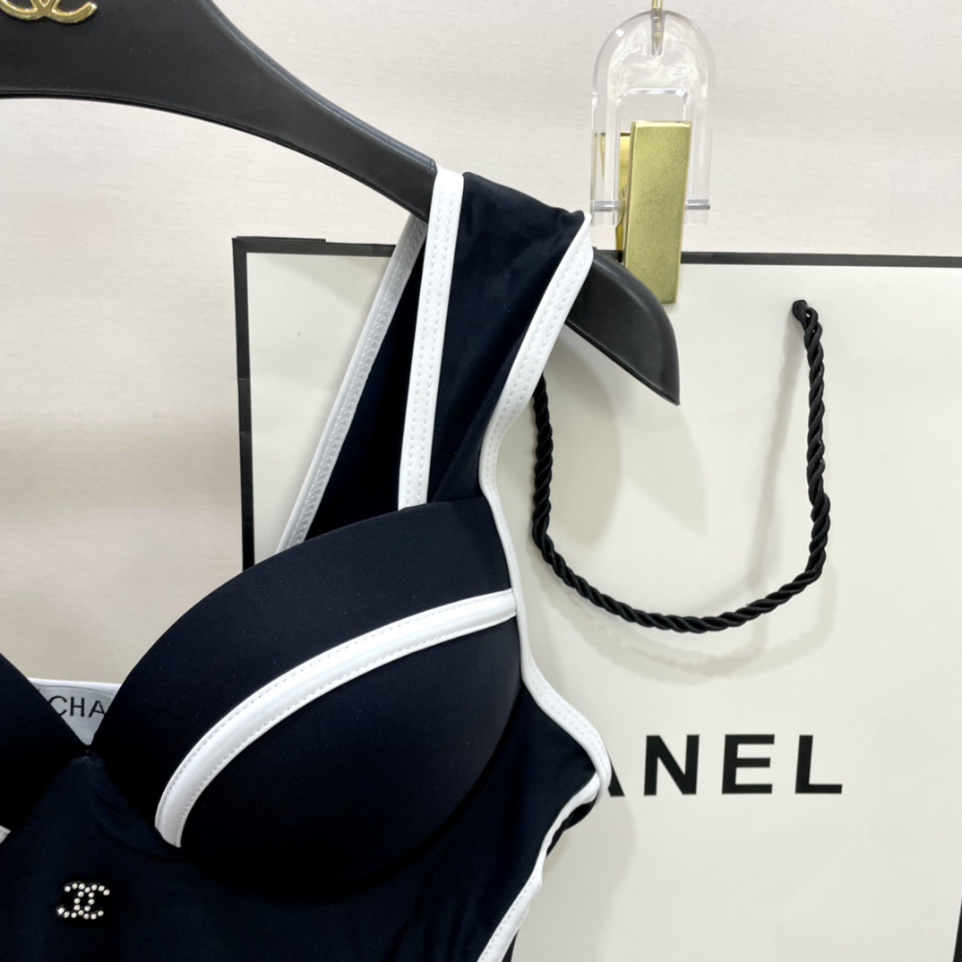Chanel新款泳衣😍🥰适合多种场景的游泳衣🏊‍♀️海边 游泳池 温泉 水上乐园 漂流都可以😌内搭也完全
