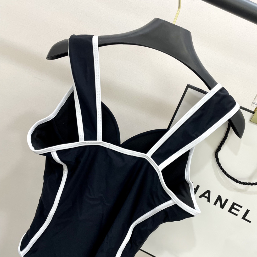 Chanel新款泳衣😍🥰适合多种场景的游泳衣🏊‍♀️海边 游泳池 温泉 水上乐园 漂流都可以😌内搭也完全