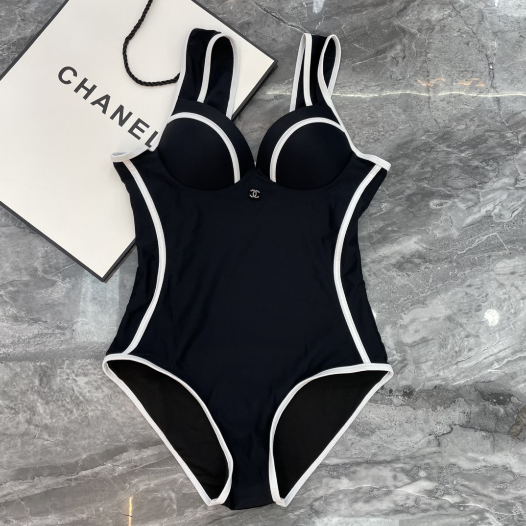 Chanel新款泳衣😍🥰适合多种场景的游泳衣🏊‍♀️海边 游泳池 温泉 水上乐园 漂流都可以😌内搭也完全