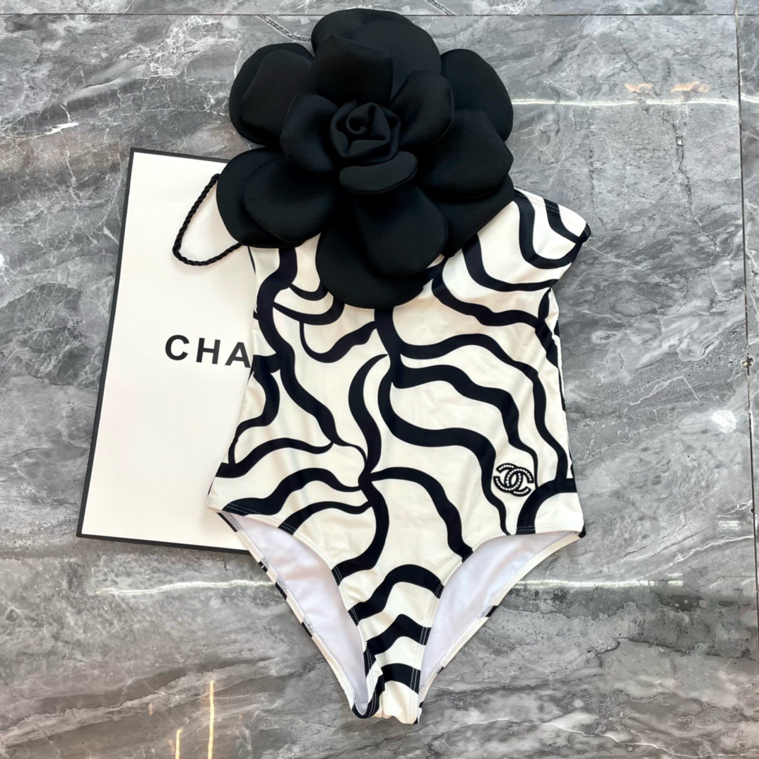 Chanel新款泳衣😍🥰适合多种场景的游泳衣🏊‍♀️海边 游泳池 温泉 水上乐园 漂流都可以😌内搭也完全