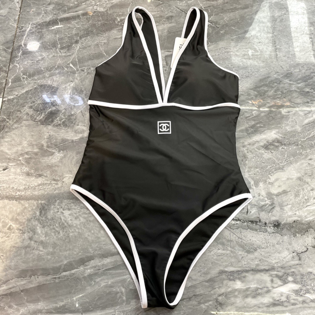 Chanel新款泳衣😍🥰适合多种场景的游泳衣🏊‍♀️海边 游泳池 温泉 水上乐园 漂流都可以😌内搭也完全