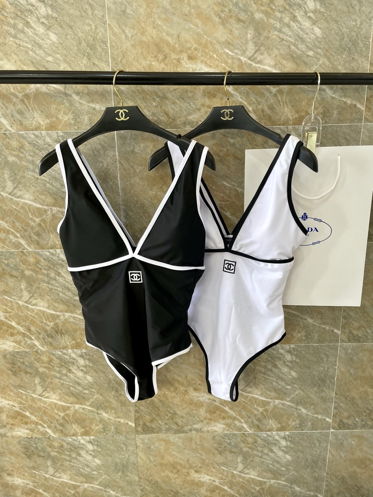 Chanel新款泳衣😍🥰适合多种场景的游泳衣🏊‍♀️海边 游泳池 温泉 水上乐园 漂流都可以😌内搭也完全