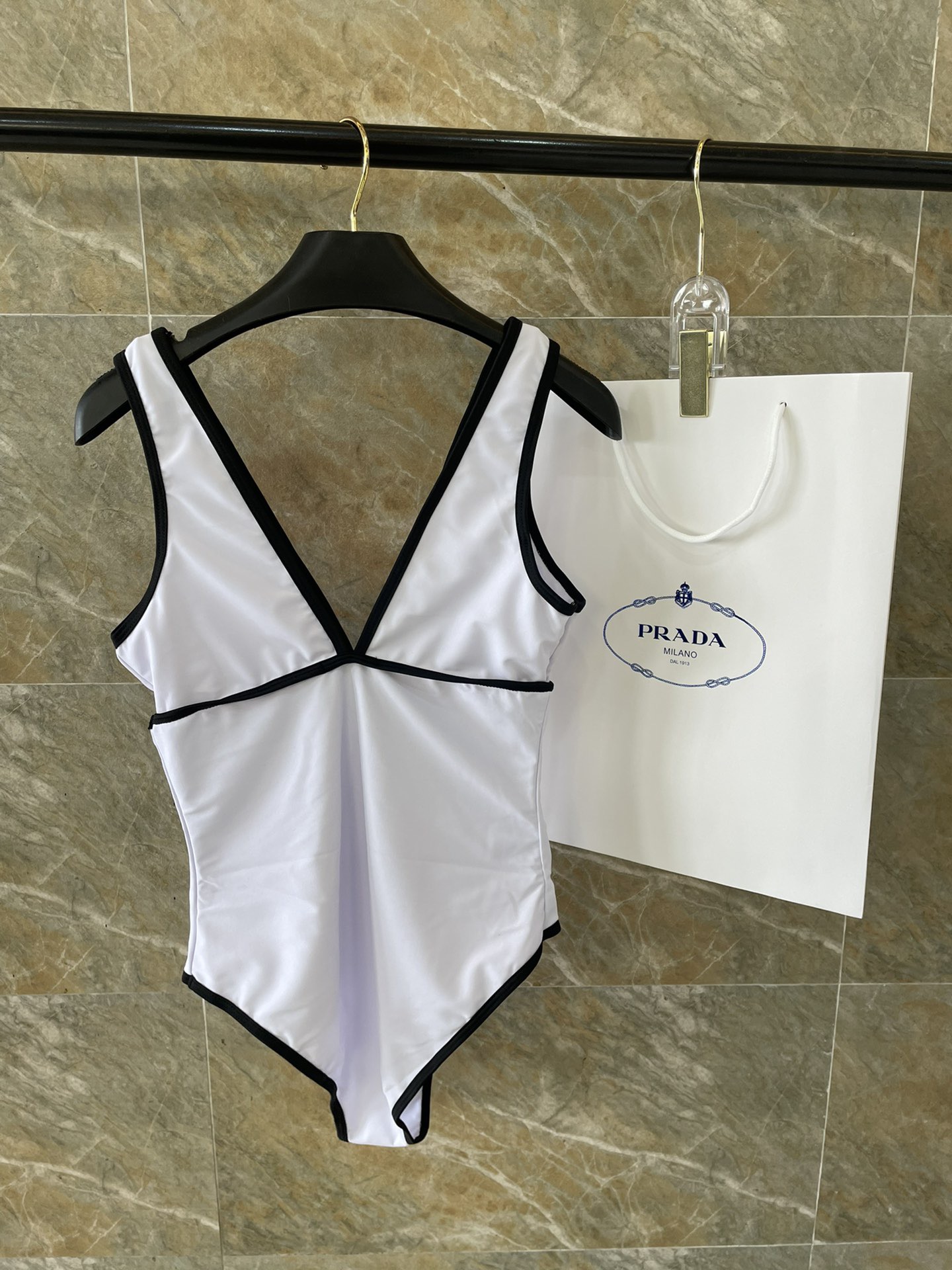 Chanel新款泳衣😍🥰适合多种场景的游泳衣🏊‍♀️海边 游泳池 温泉 水上乐园 漂流都可以😌内搭也完全
