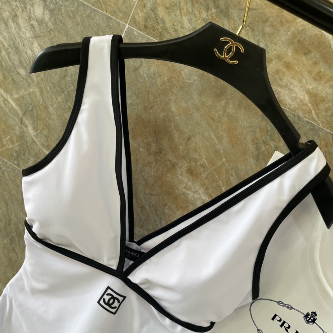 Chanel新款泳衣😍🥰适合多种场景的游泳衣🏊‍♀️海边 游泳池 温泉 水上乐园 漂流都可以😌内搭也完全