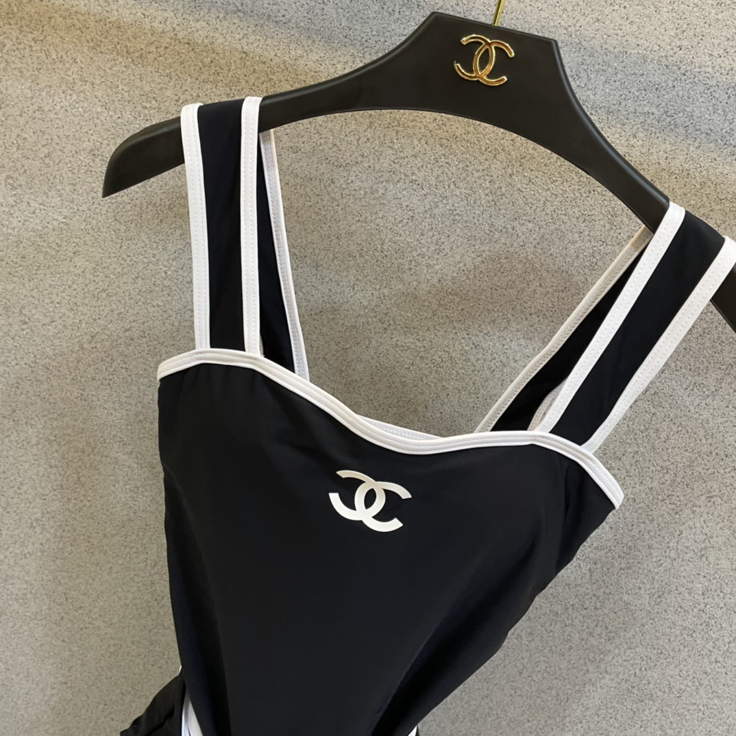 Chanel新款泳衣😍🥰适合多种场景的游泳衣🏊‍♀️海边 游泳池 温泉 水上乐园 漂流都可以😌内搭也完全