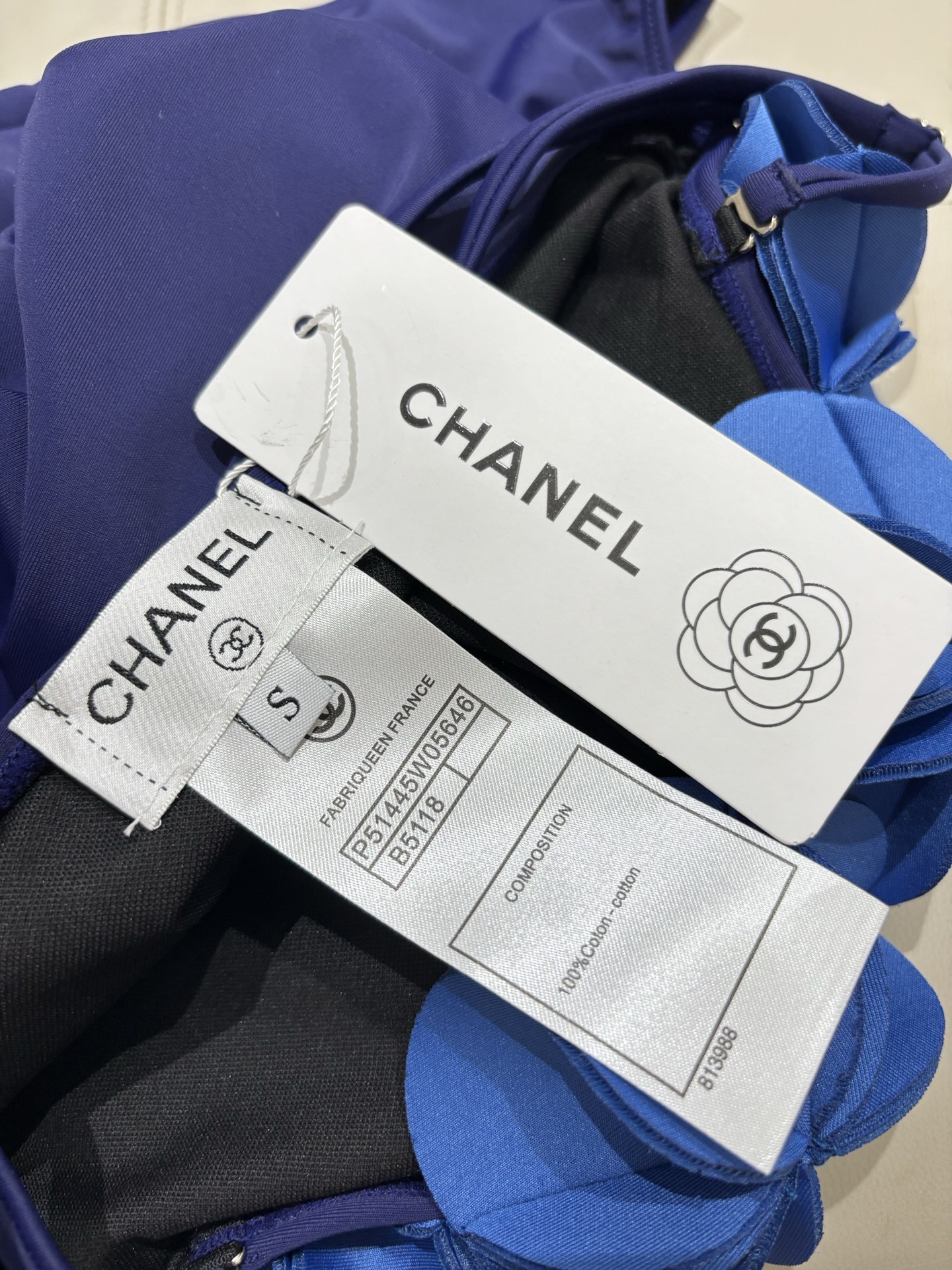 Chanel新款立体花朵泳衣 可拆卸肩带😍🥰适合多种场景的游泳衣🏊‍♀️海边 游泳池 温泉 水上乐园 漂