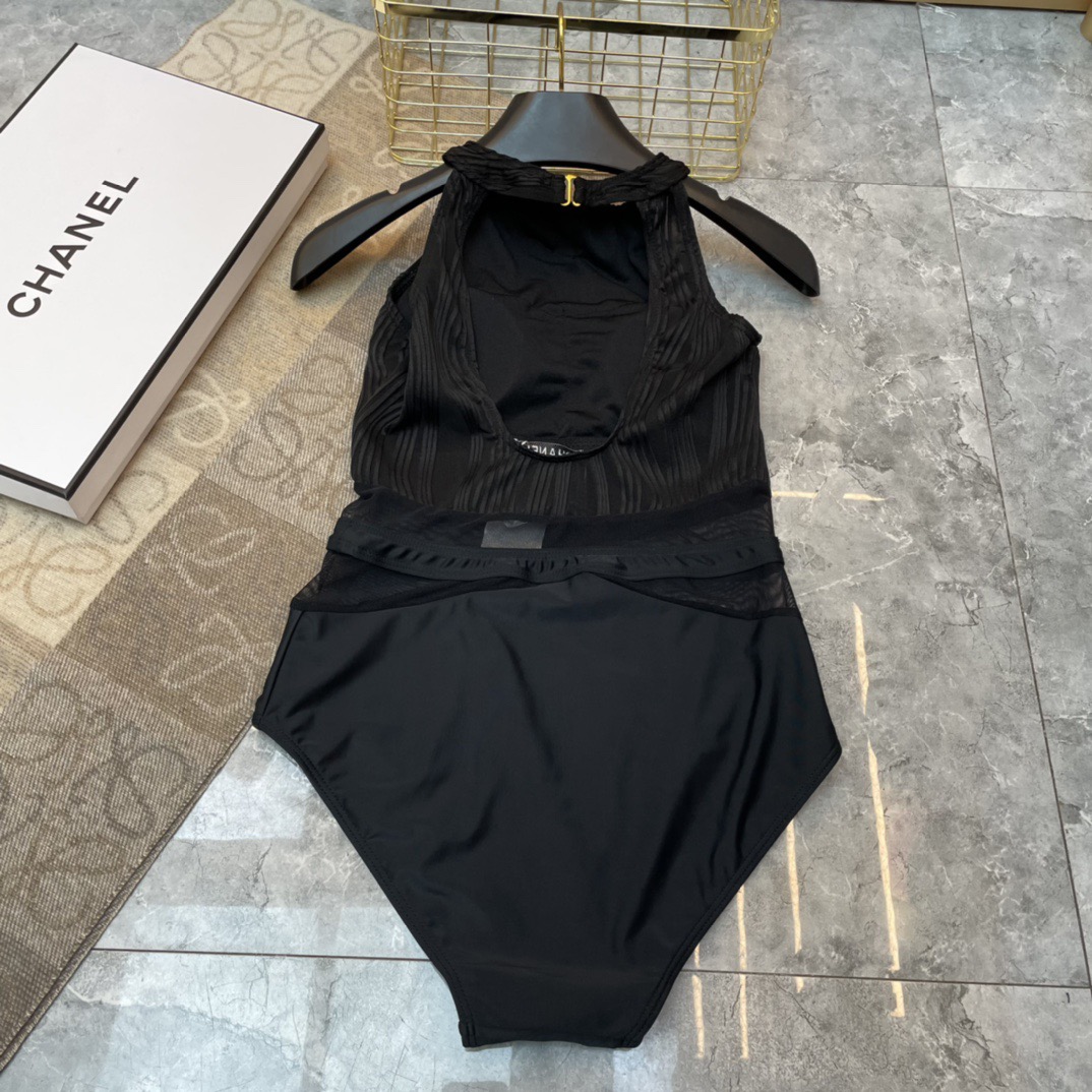 Chanel新款泳衣😍🥰适合多种场景的游泳衣🏊‍♀️海边 游泳池 温泉 水上乐园 漂流都可以😌内搭也完全