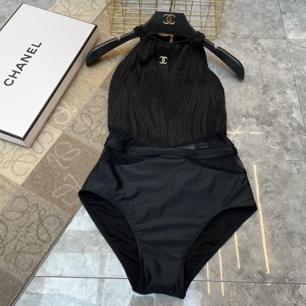 Chanel新款泳衣😍🥰适合多种场景的游泳衣🏊‍♀️海边 游泳池 温泉 水上乐园 漂流都可以😌内搭也完全