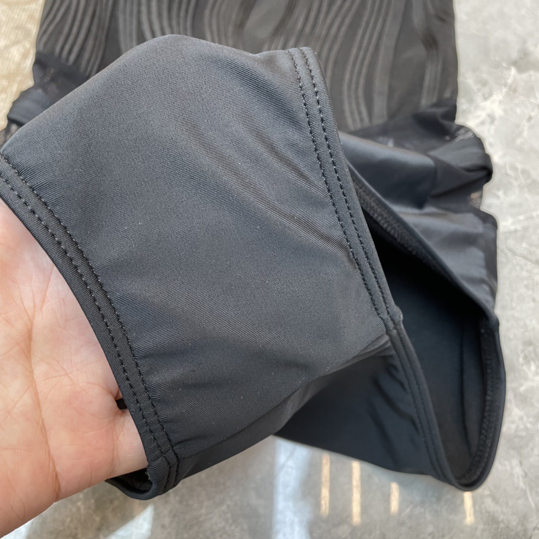 Chanel新款泳衣😍🥰适合多种场景的游泳衣🏊‍♀️海边 游泳池 温泉 水上乐园 漂流都可以😌内搭也完全