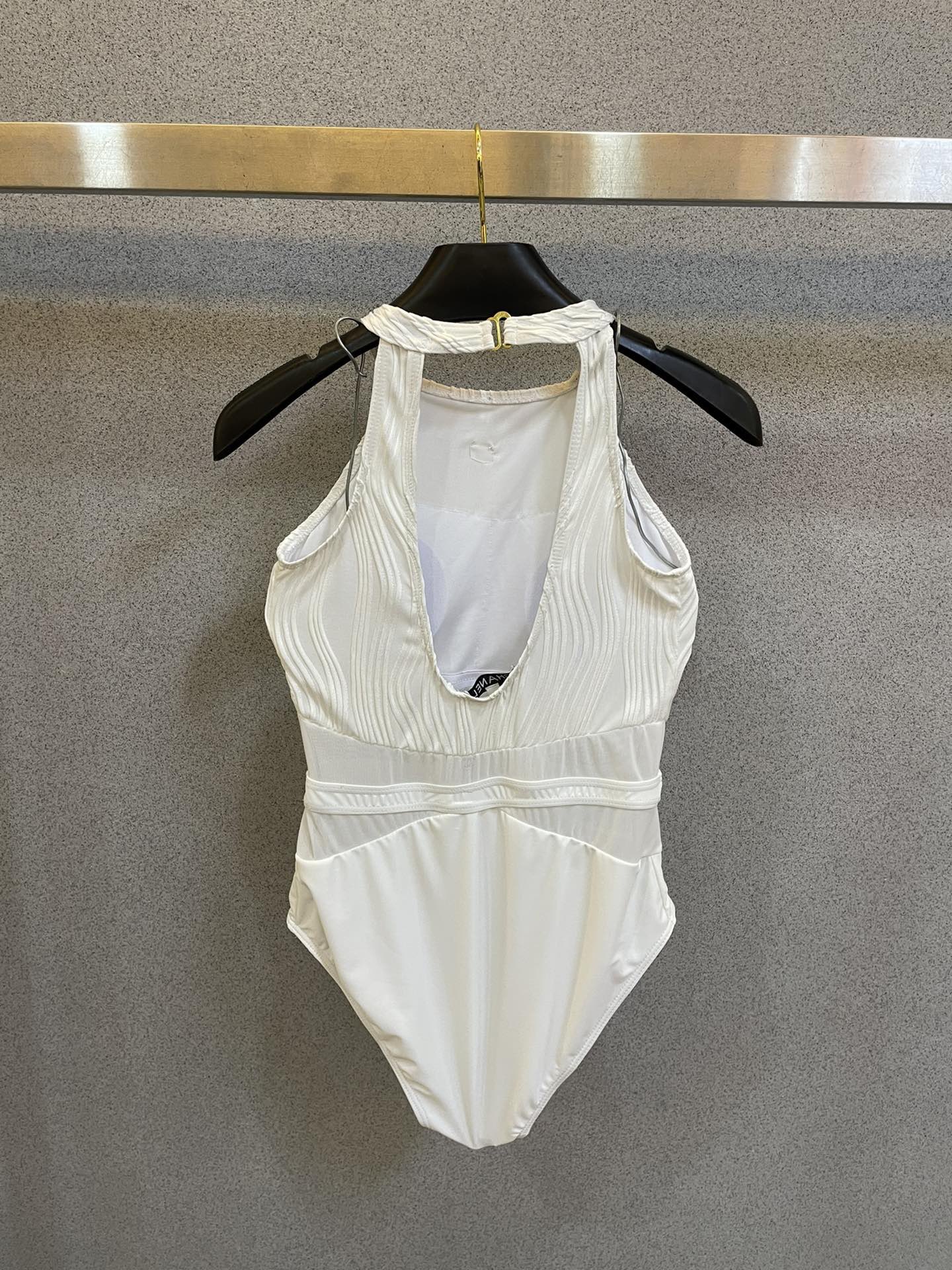 Chanel新款泳衣😍🥰适合多种场景的游泳衣🏊‍♀️海边 游泳池 温泉 水上乐园 漂流都可以😌内搭也完全