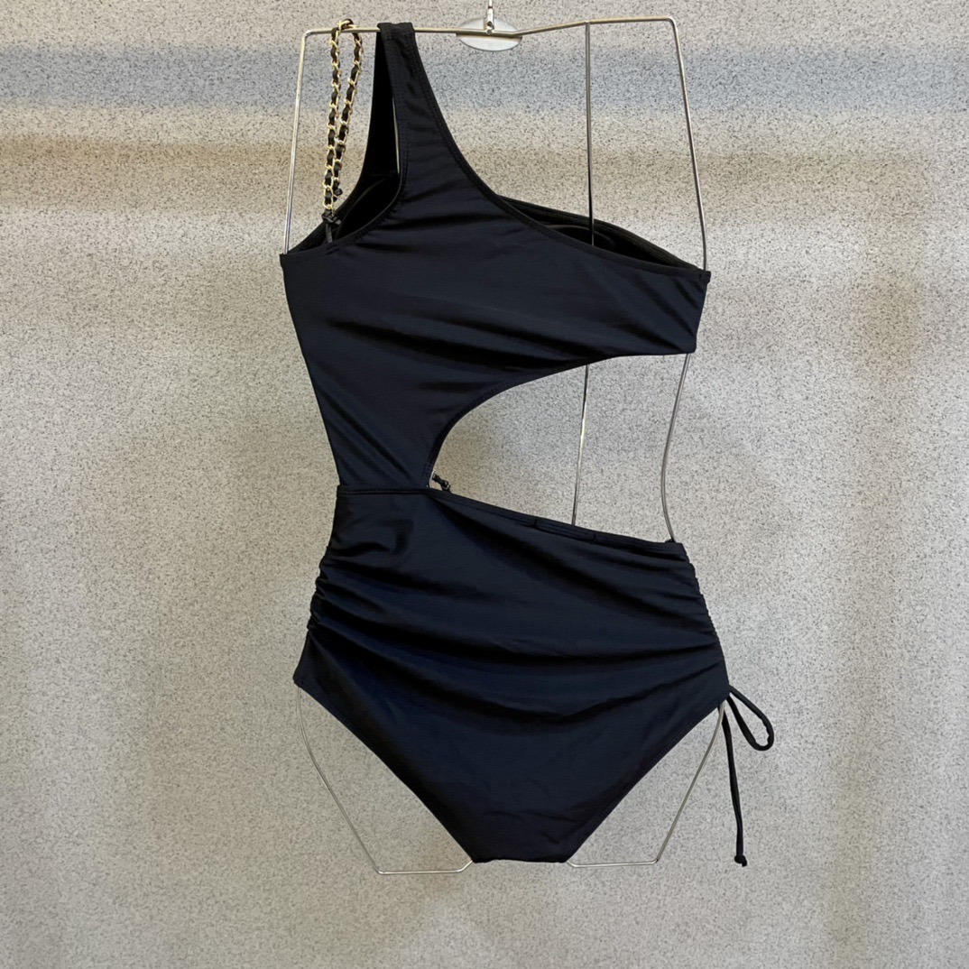 Chanel新款泳衣😍🥰适合多种场景的游泳衣🏊‍♀️海边 游泳池 温泉 水上乐园 漂流都可以😌内搭也完全