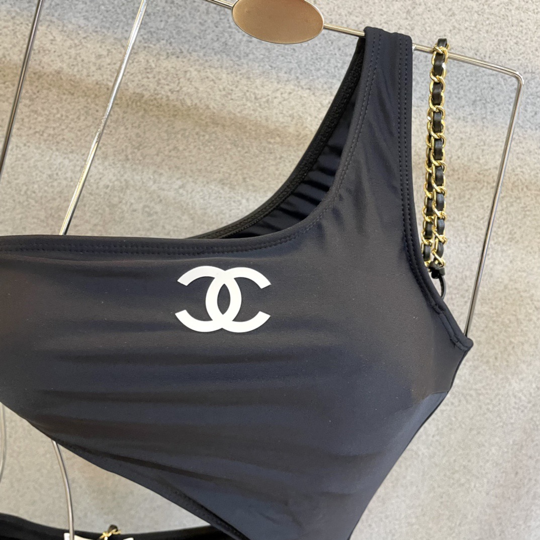 Chanel新款泳衣😍🥰适合多种场景的游泳衣🏊‍♀️海边 游泳池 温泉 水上乐园 漂流都可以😌内搭也完全