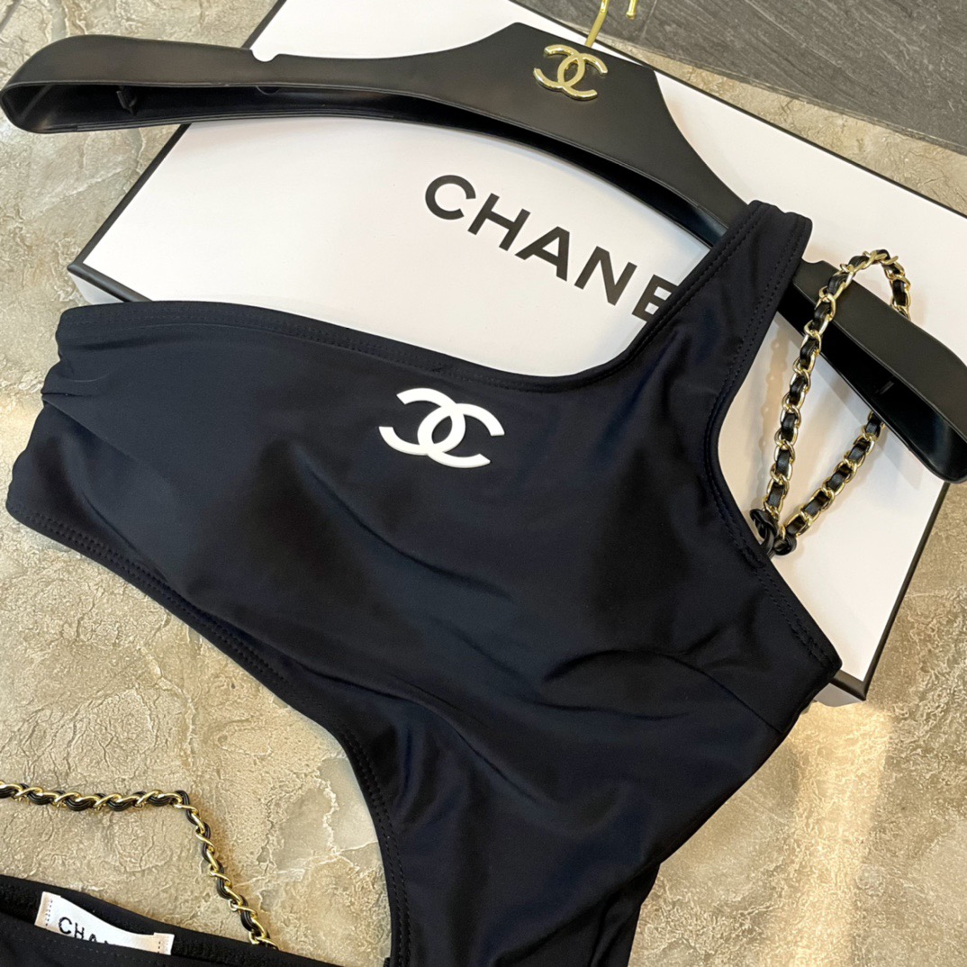 Chanel新款泳衣😍🥰适合多种场景的游泳衣🏊‍♀️海边 游泳池 温泉 水上乐园 漂流都可以😌内搭也完全