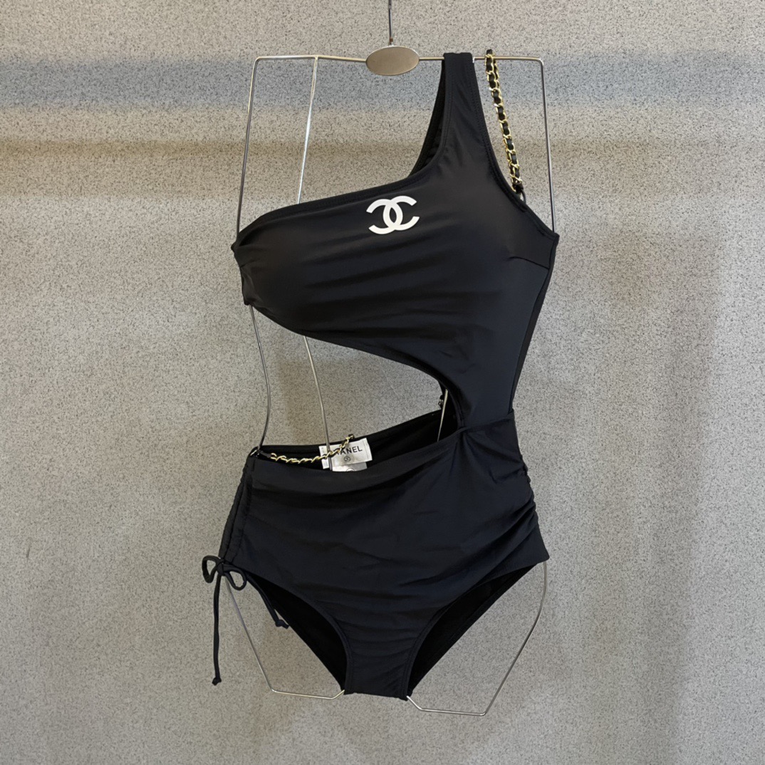 Chanel新款泳衣😍🥰适合多种场景的游泳衣🏊‍♀️海边 游泳池 温泉 水上乐园 漂流都可以😌内搭也完全
