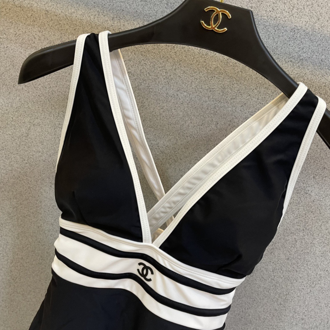 Chanel新款泳衣😍🥰适合多种场景的游泳衣🏊‍♀️海边 游泳池 温泉 水上乐园 漂流都可以😌内搭也完全
