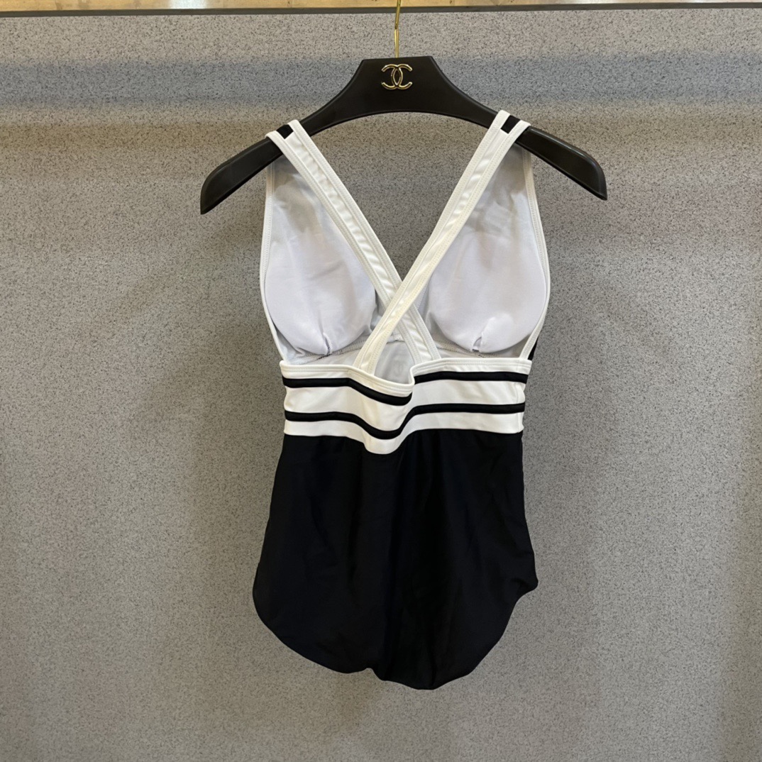 Chanel新款泳衣😍🥰适合多种场景的游泳衣🏊‍♀️海边 游泳池 温泉 水上乐园 漂流都可以😌内搭也完全