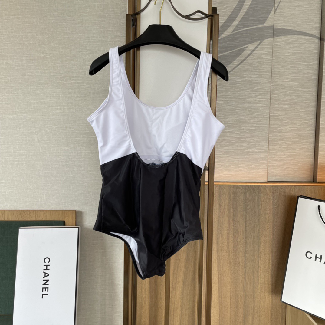 Chanel新款泳衣😍🥰适合多种场景的游泳衣🏊‍♀️海边 游泳池 温泉 水上乐园 漂流都可以😌内搭也完全