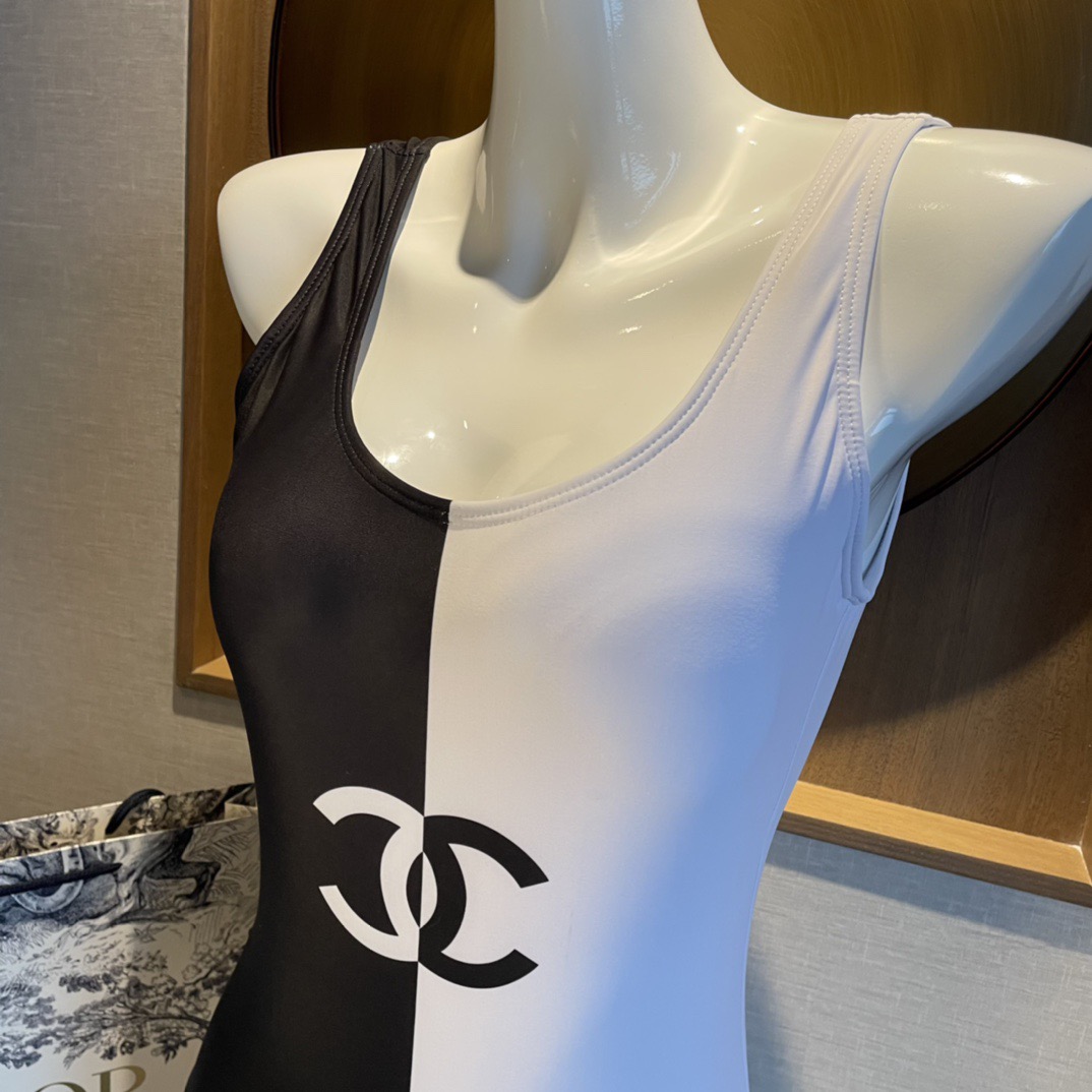 Chanel新款泳衣😍🥰适合多种场景的游泳衣🏊‍♀️海边 游泳池 温泉 水上乐园 漂流都可以😌内搭也完全