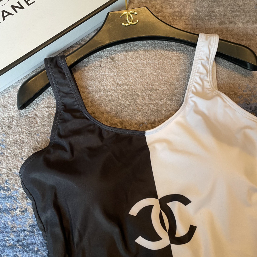 Chanel新款泳衣😍🥰适合多种场景的游泳衣🏊‍♀️海边 游泳池 温泉 水上乐园 漂流都可以😌内搭也完全
