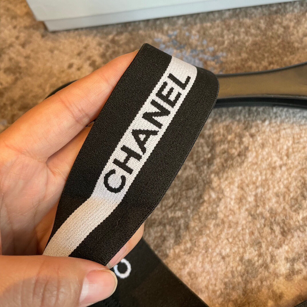 Chanel新款泳衣😍🥰适合多种场景的游泳衣🏊‍♀️海边 游泳池 温泉 水上乐园 漂流都可以😌内搭也完全