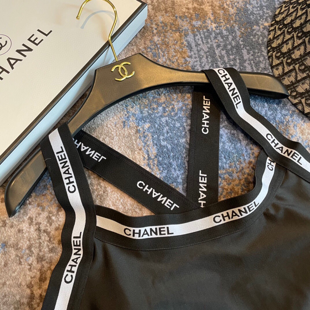 Chanel新款泳衣😍🥰适合多种场景的游泳衣🏊‍♀️海边 游泳池 温泉 水上乐园 漂流都可以😌内搭也完全