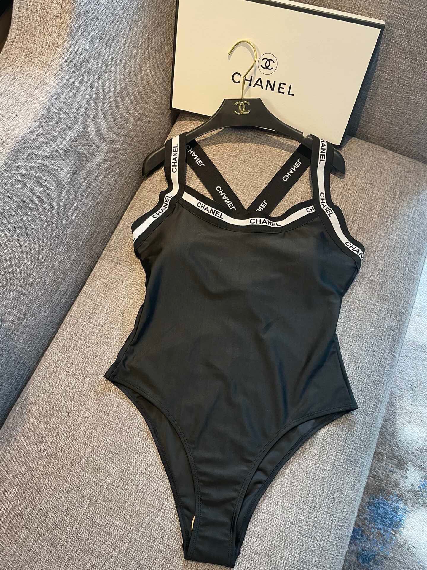 Chanel新款泳衣😍🥰适合多种场景的游泳衣🏊‍♀️海边 游泳池 温泉 水上乐园 漂流都可以😌内搭也完全
