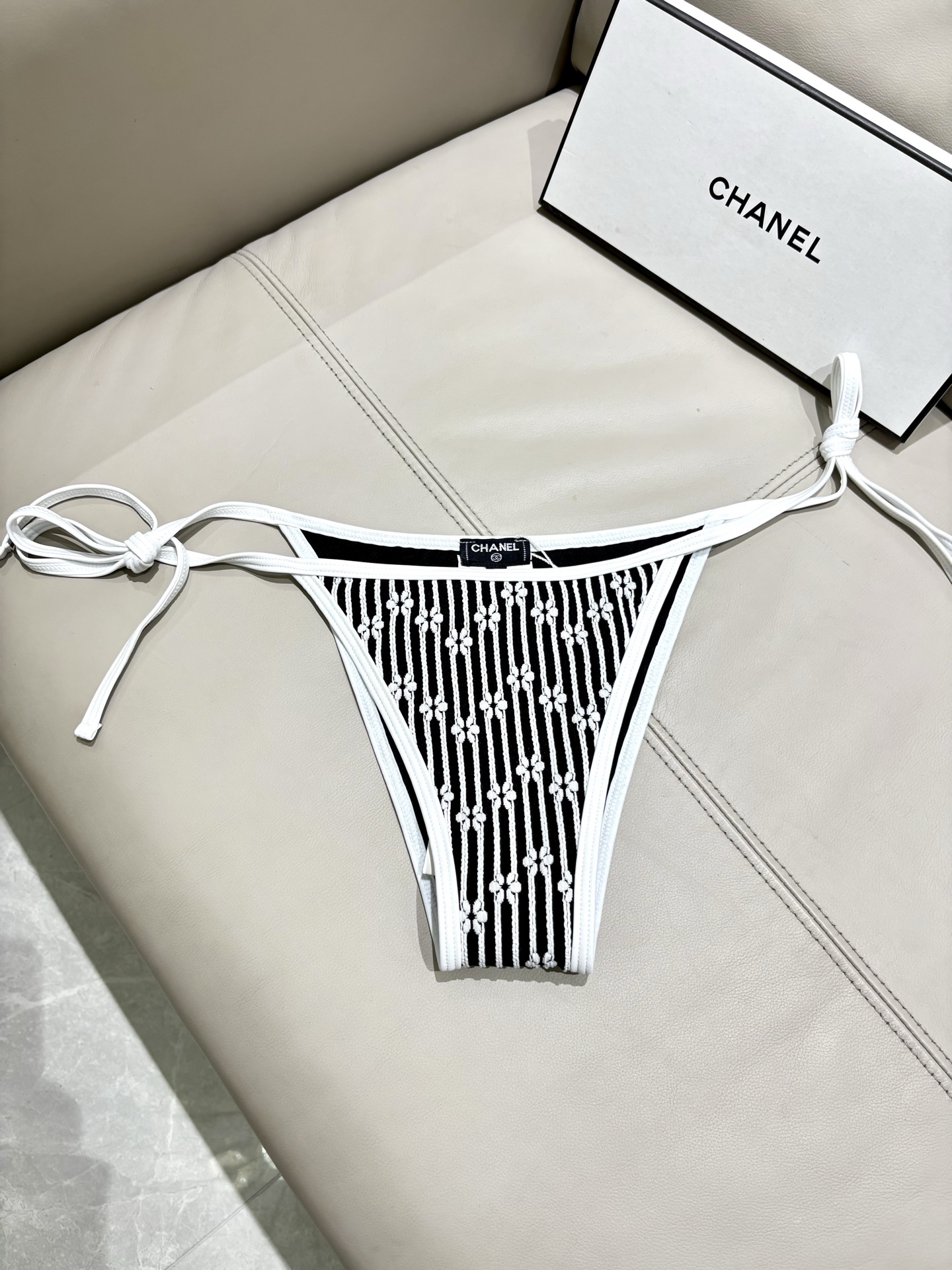 Chanel新款比基尼泳衣适合多种场景的游泳衣🏊‍♀️海边 游泳池 温泉 水上乐园 漂流都可以😌内搭也完