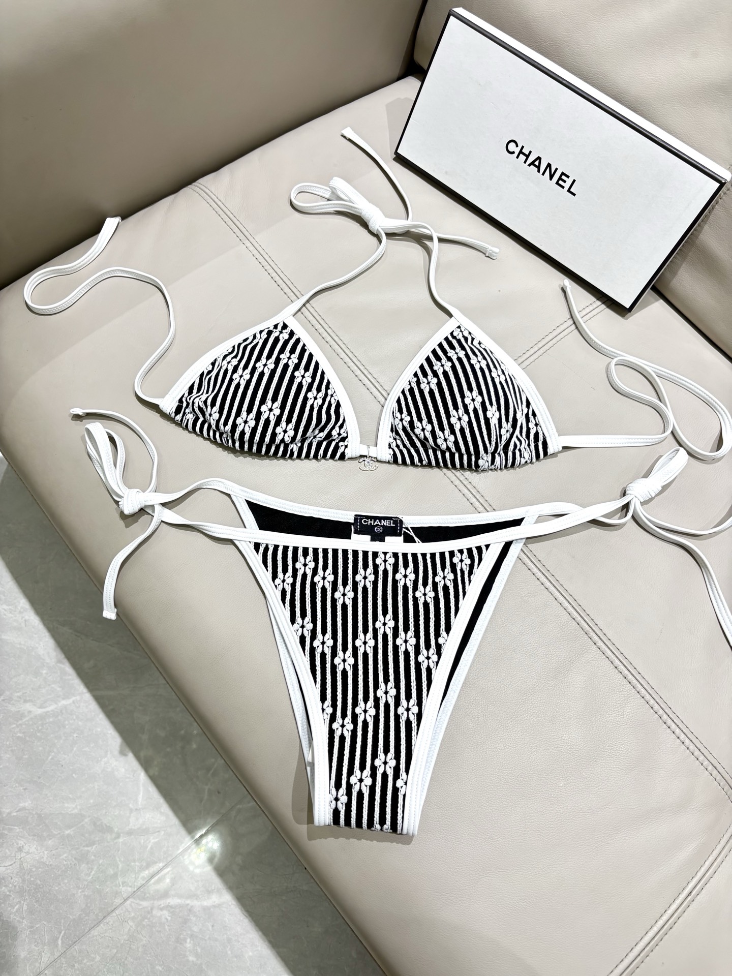Chanel新款比基尼泳衣适合多种场景的游泳衣🏊‍♀️海边 游泳池 温泉 水上乐园 漂流都可以😌内搭也完