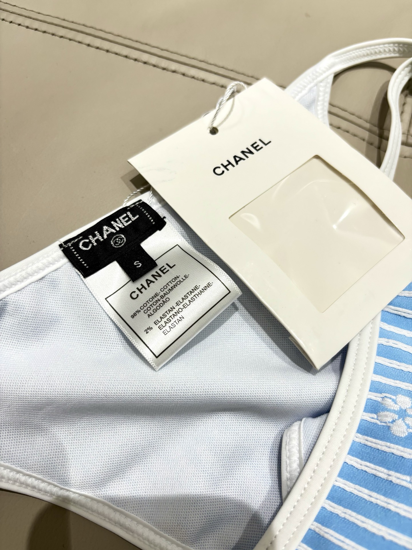 Chanel新款比基尼泳衣适合多种场景的游泳衣🏊‍♀️海边 游泳池 温泉 水上乐园 漂流都可以😌内搭也完